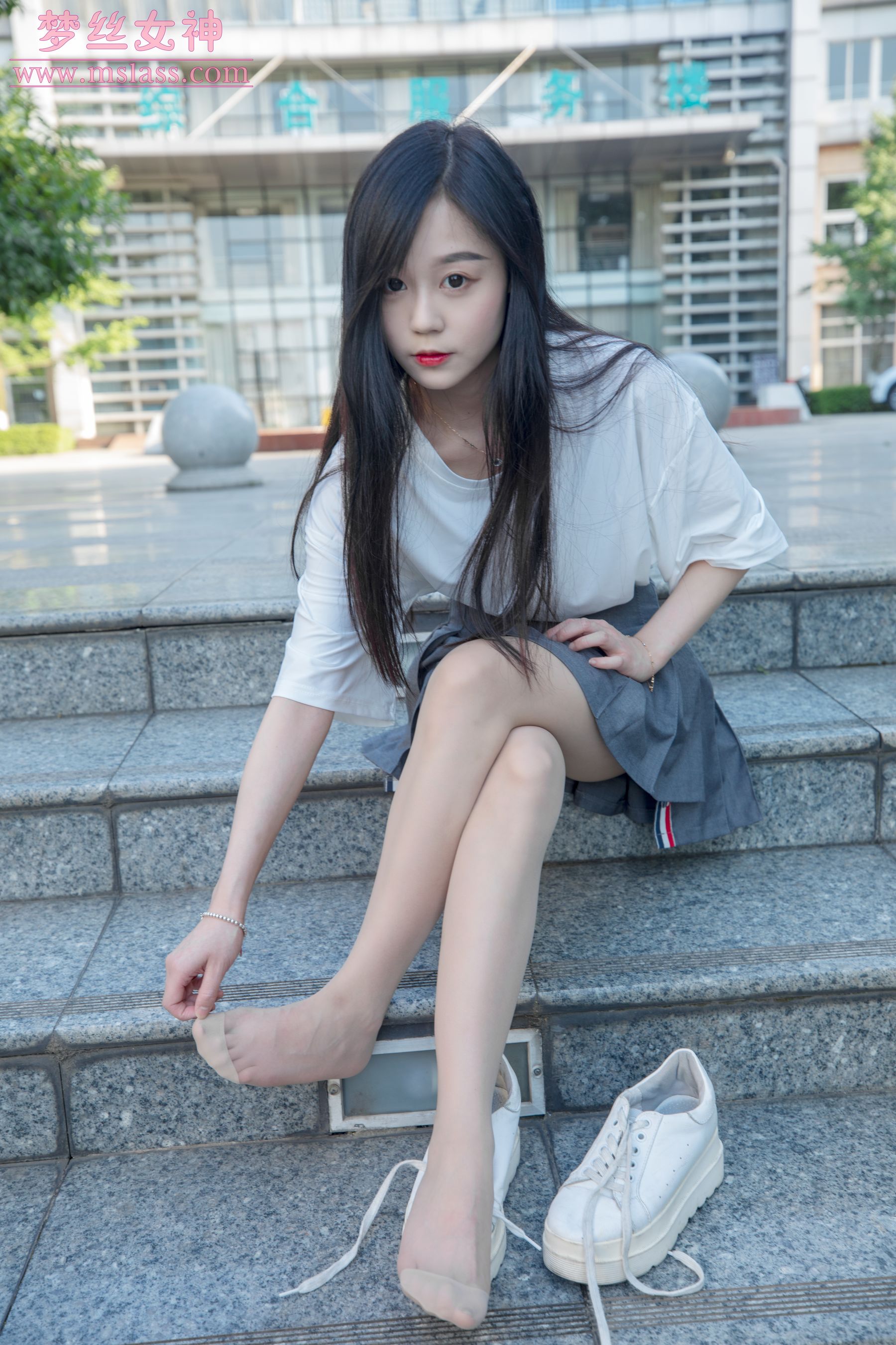 [梦丝女神MSLASS]  灵灵 甜静的明星脸