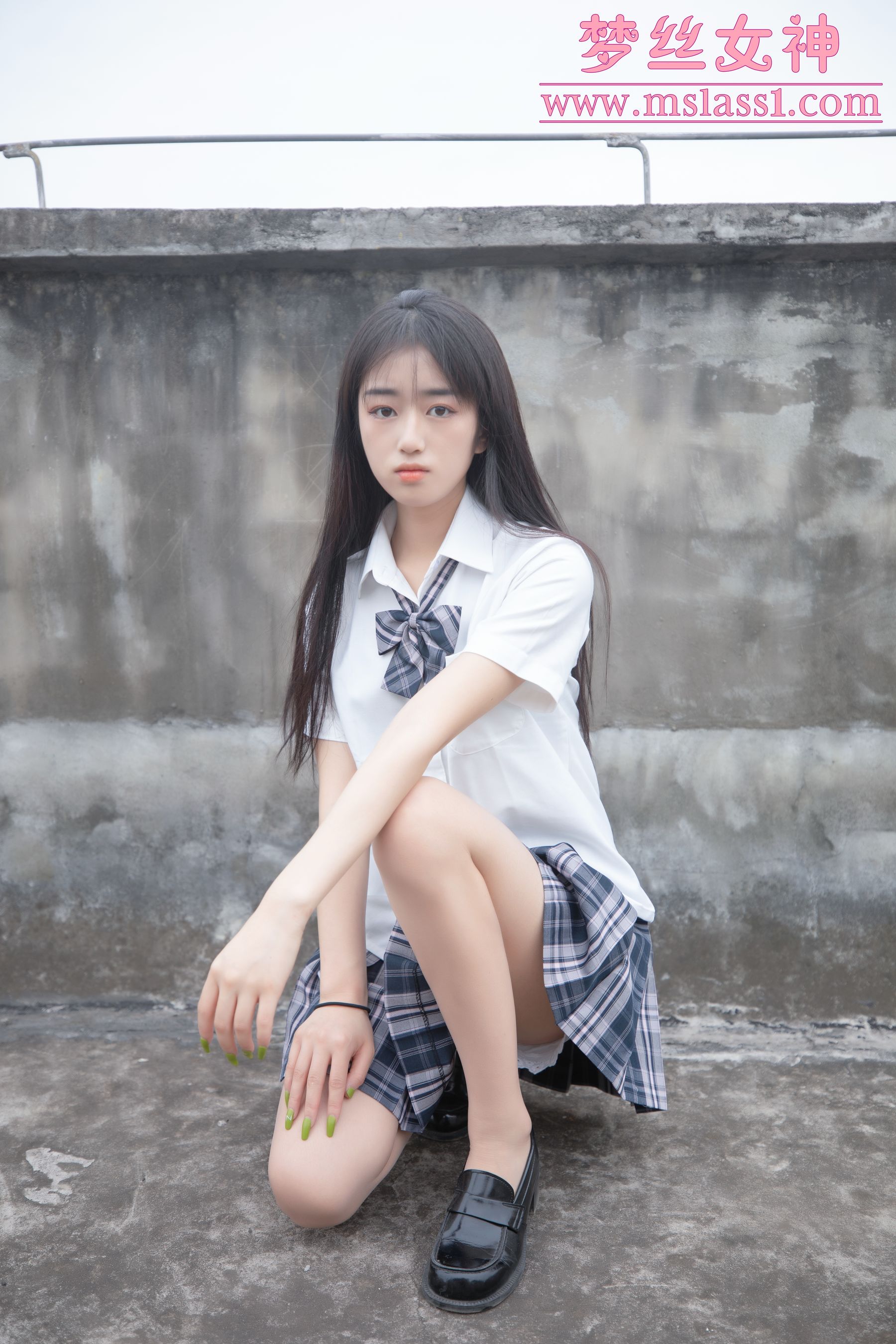 [梦丝女神MSLASS]  王娇娇 天台JK少女
