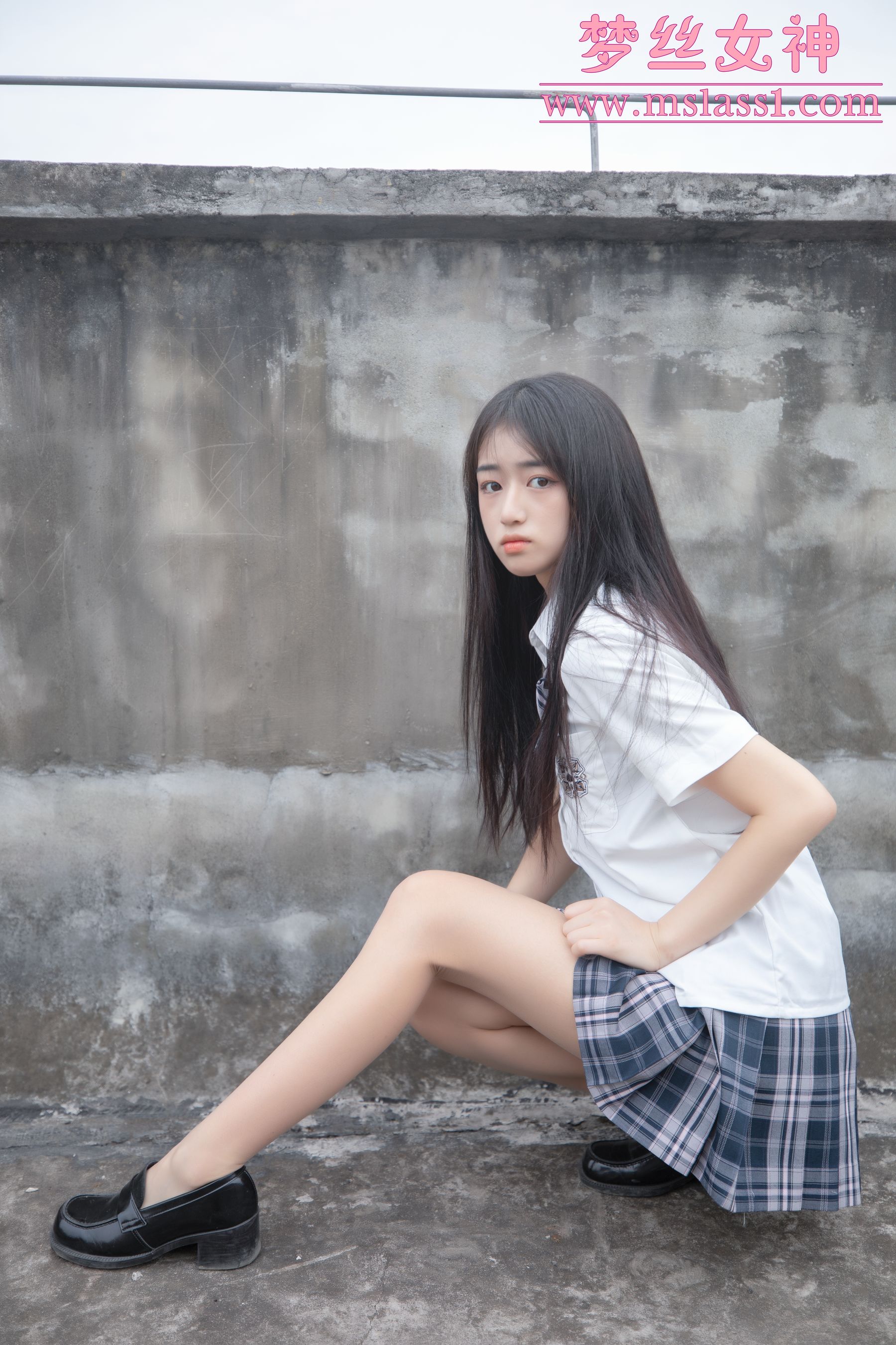 [梦丝女神MSLASS]  王娇娇 天台JK少女
