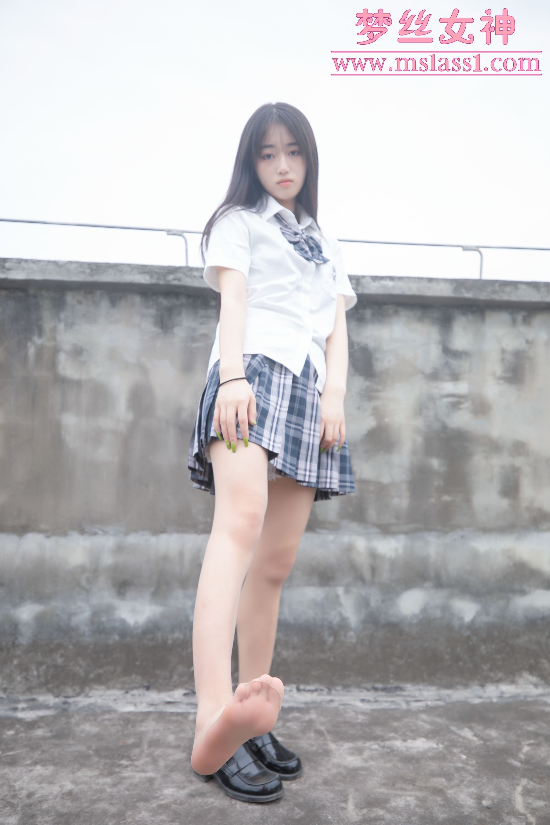 [梦丝女神MSLASS]  王娇娇 天台JK少女