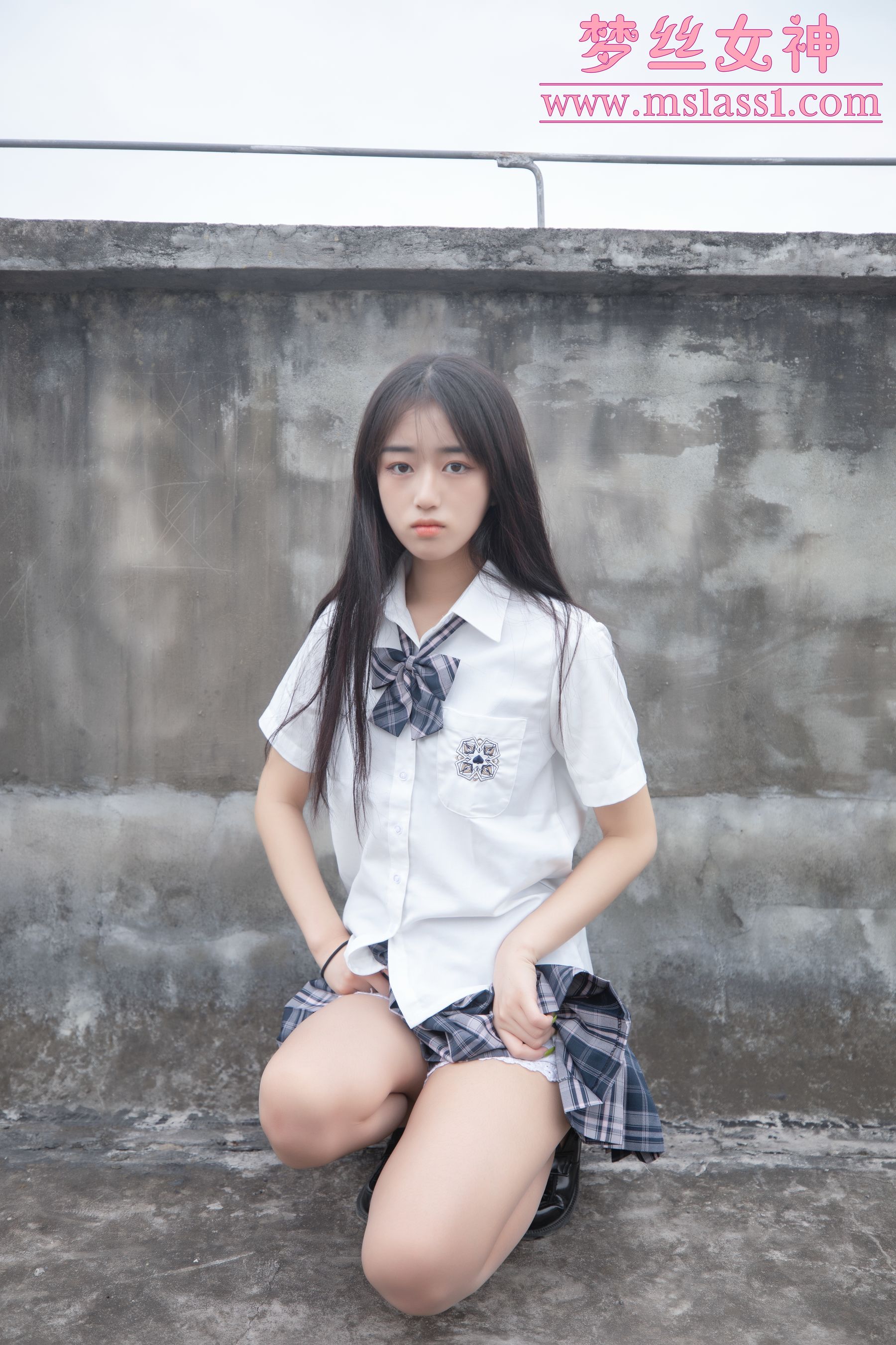 [梦丝女神MSLASS]  王娇娇 天台JK少女