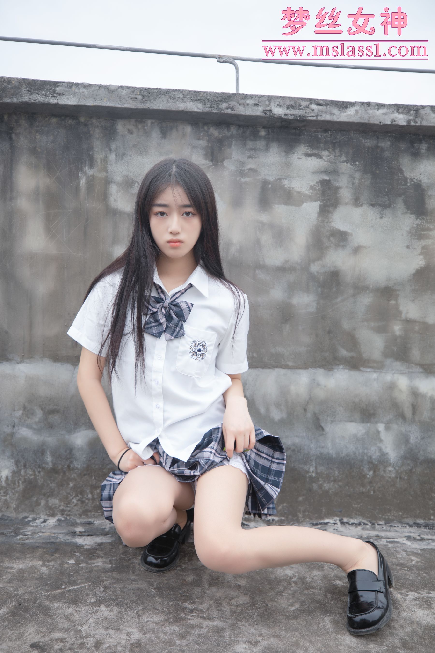 [梦丝女神MSLASS]  王娇娇 天台JK少女