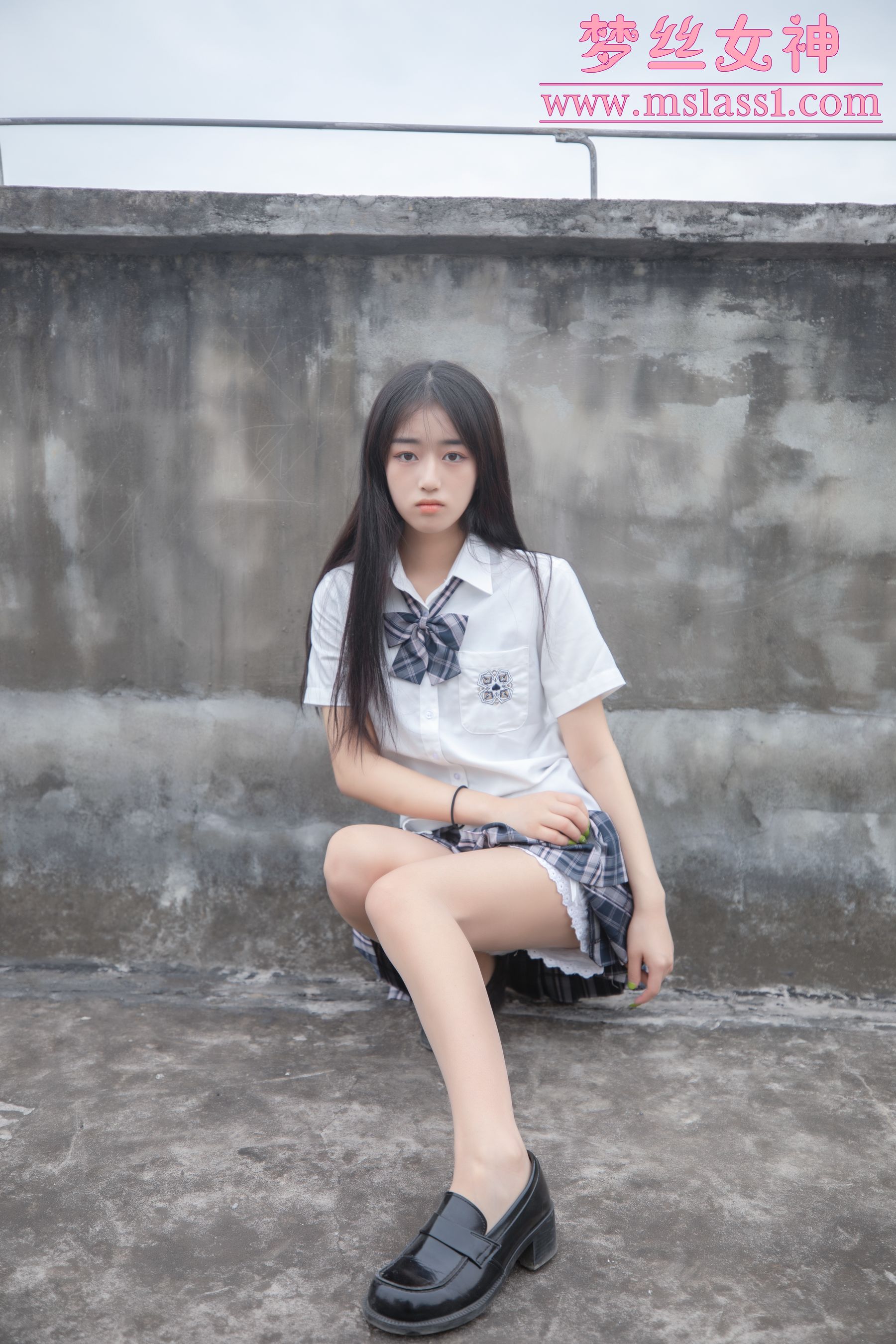 [梦丝女神MSLASS]  王娇娇 天台JK少女