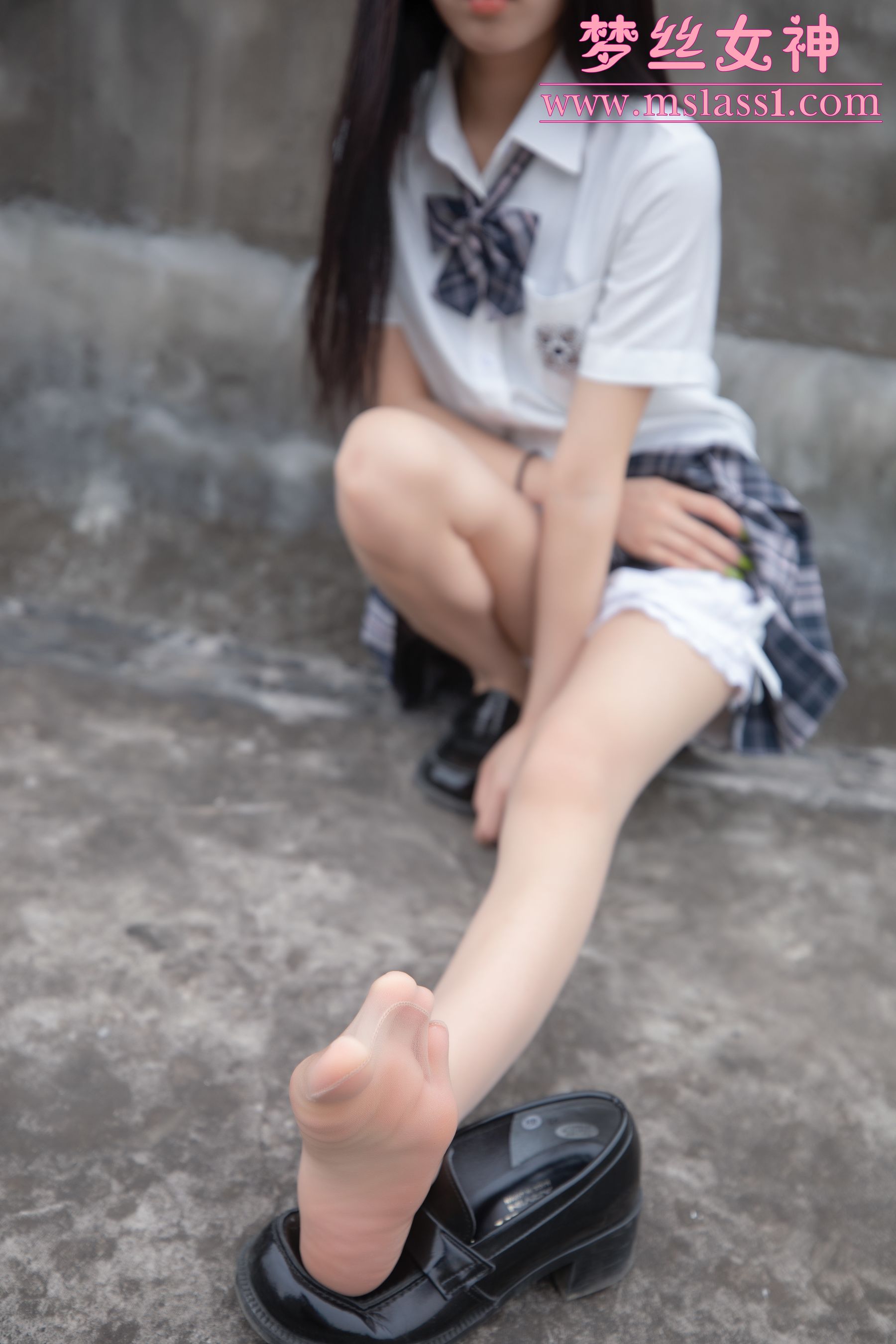 [梦丝女神MSLASS]  王娇娇 天台JK少女