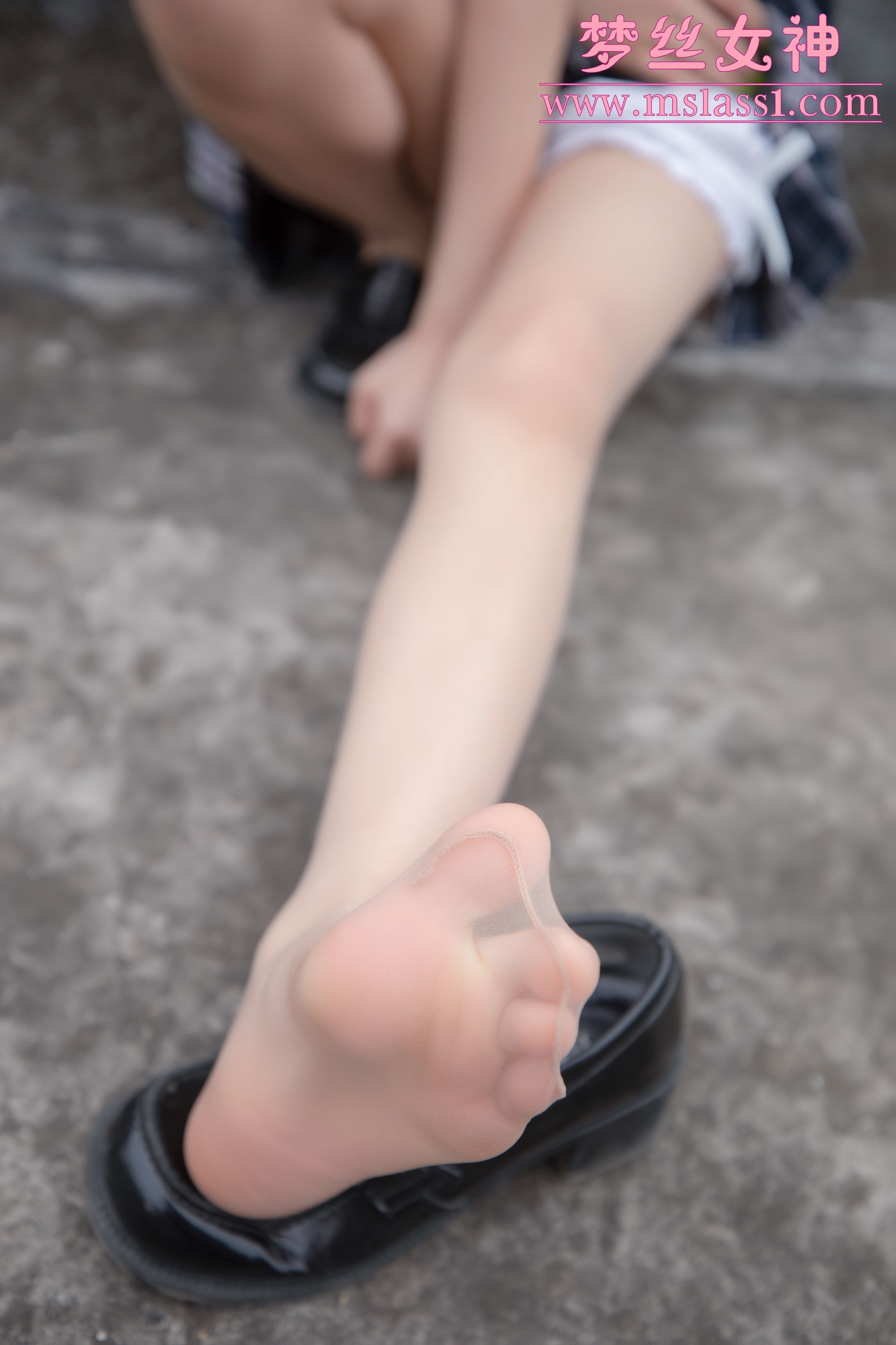 [梦丝女神MSLASS]  王娇娇 天台JK少女