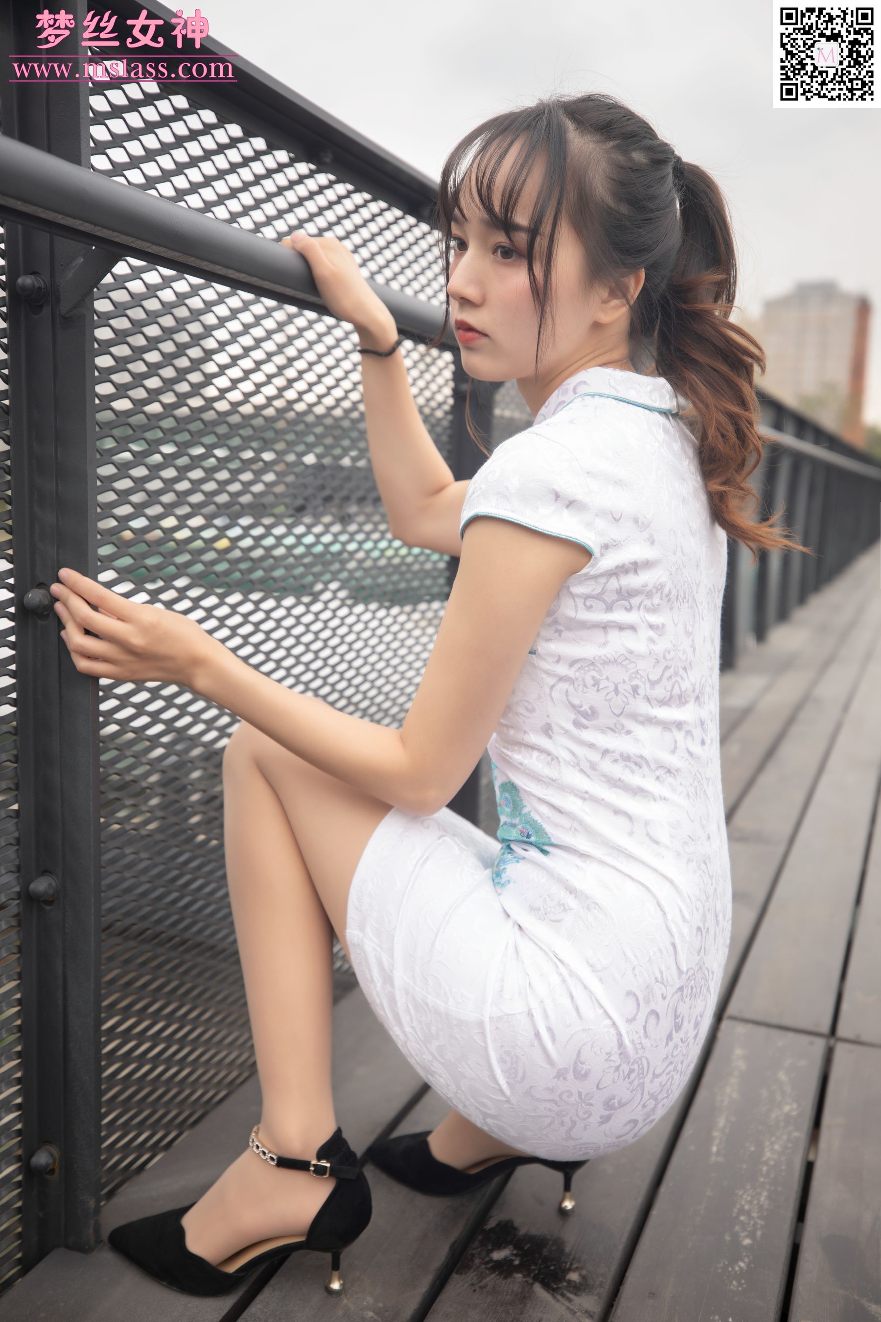 [梦丝女神MSLASS]  玥玥 工业区的旗袍