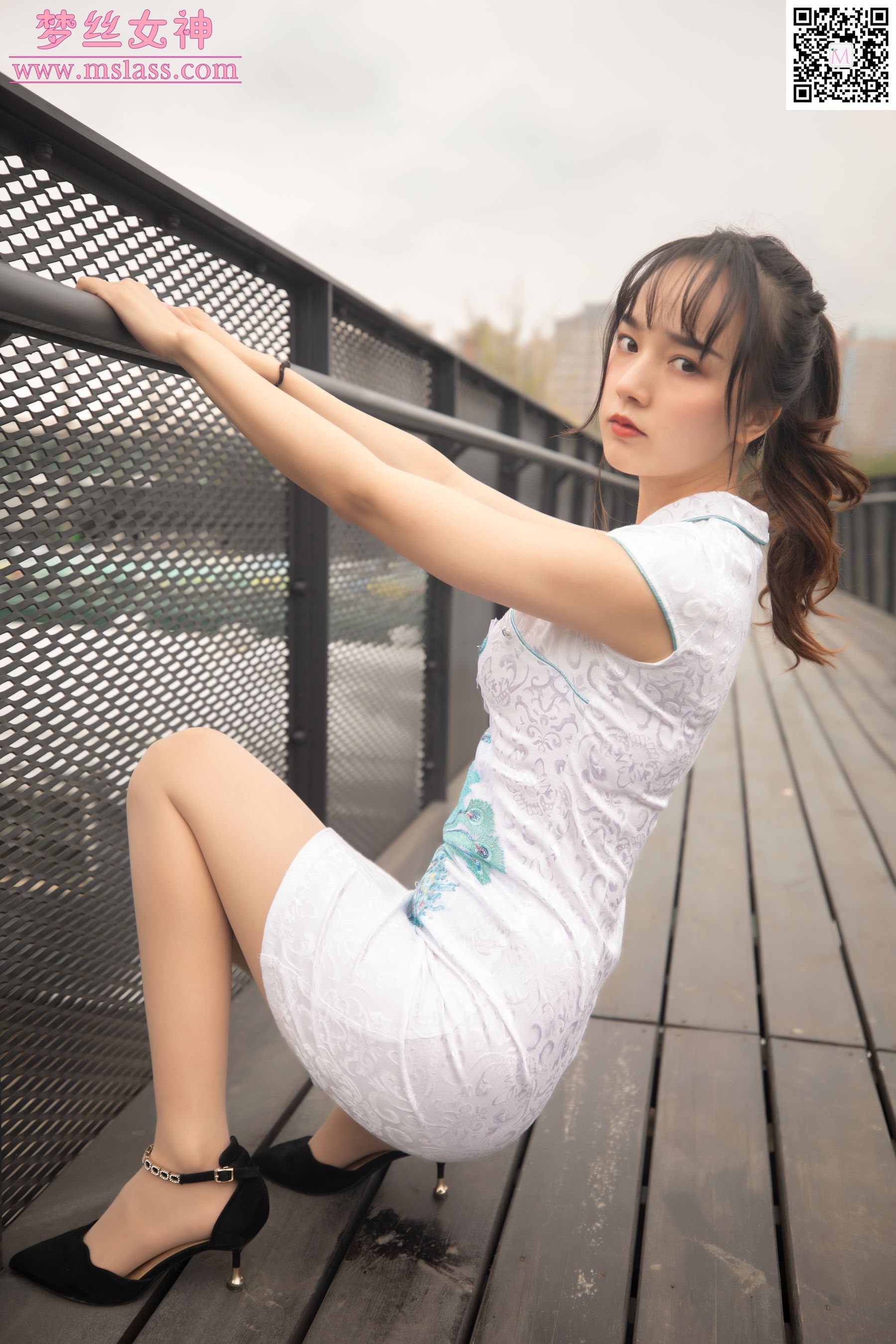 [梦丝女神MSLASS]  玥玥 工业区的旗袍