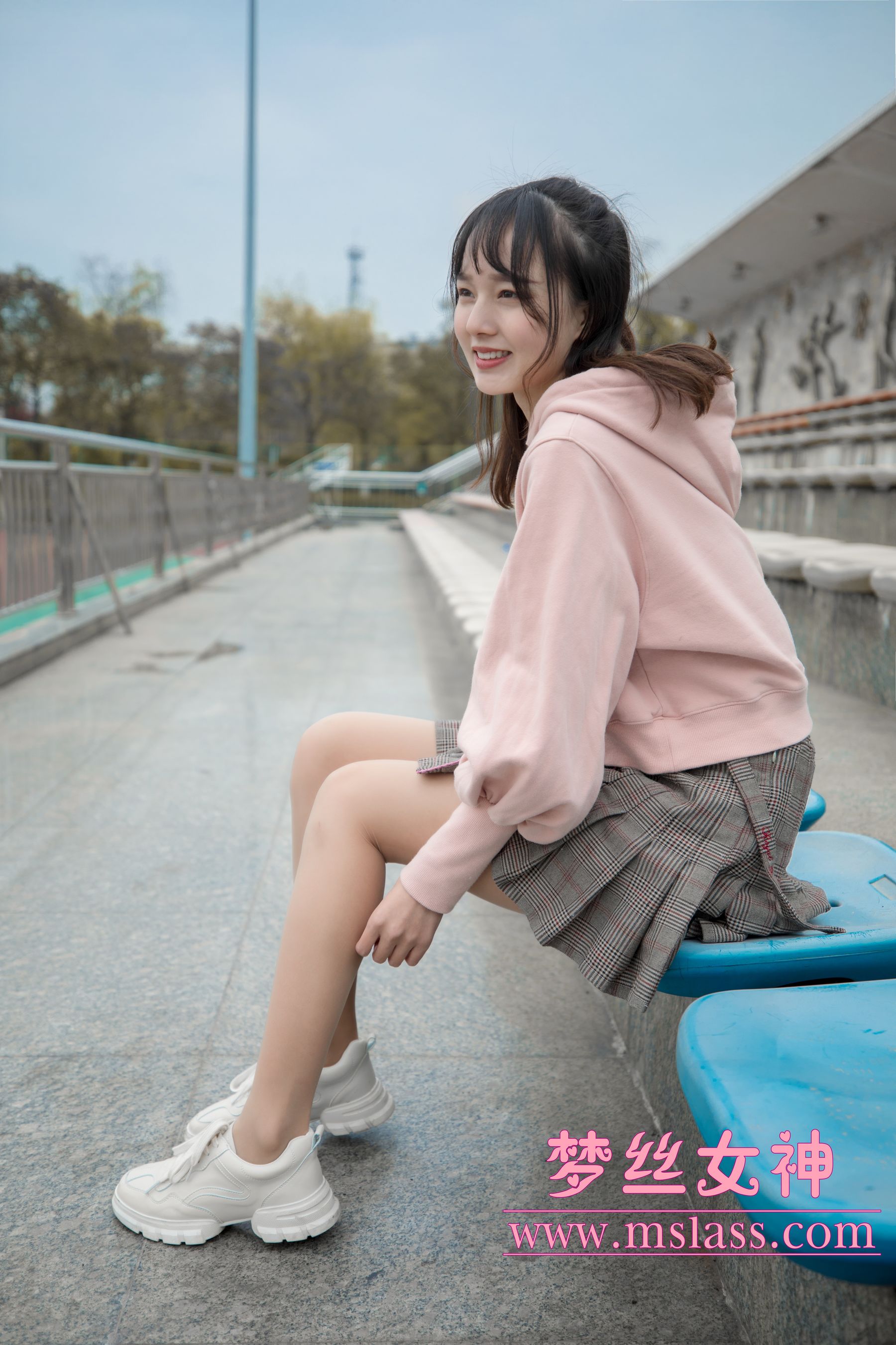 [梦丝女神MSLASS]  玥玥 操场小甜心