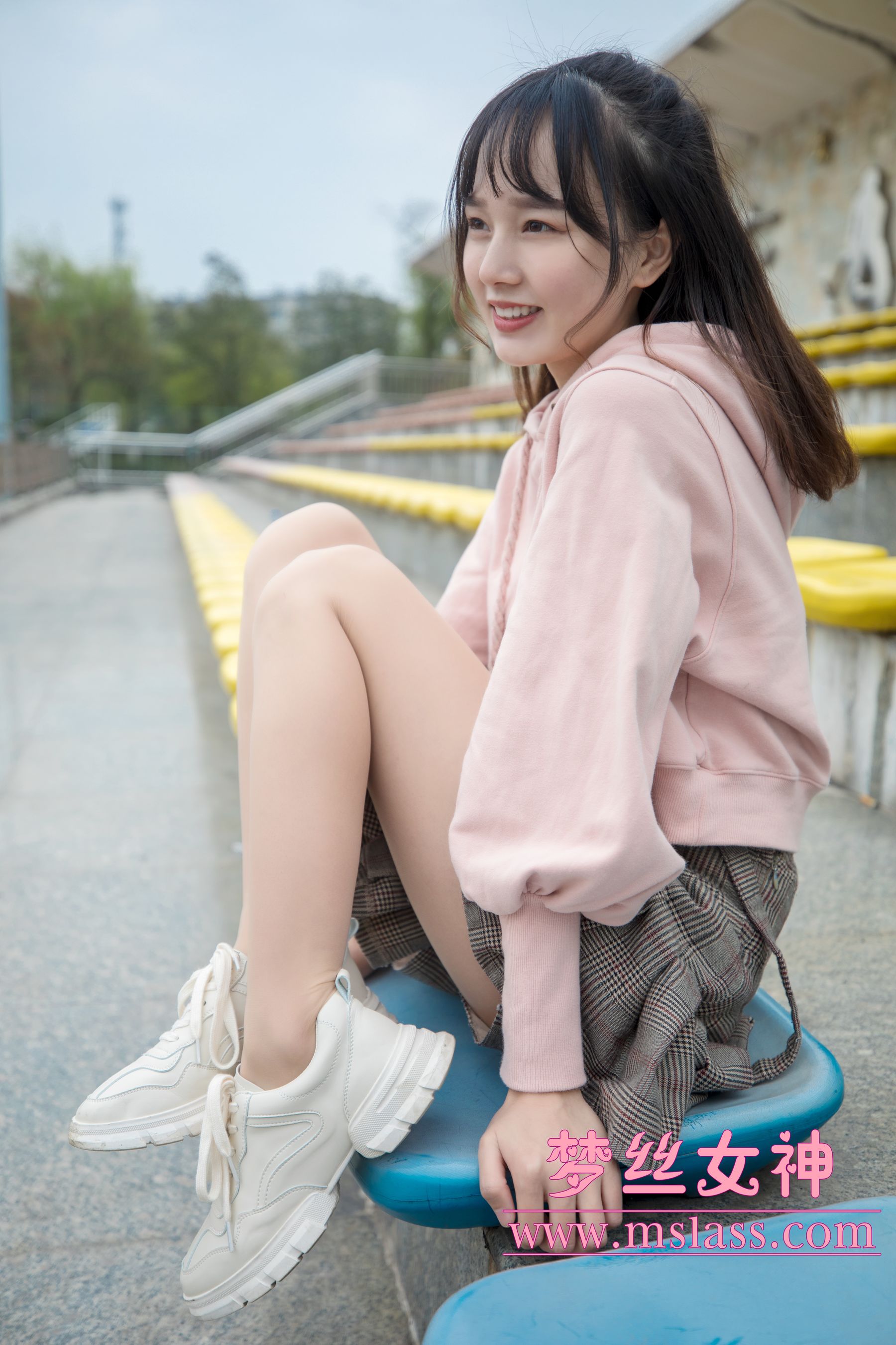[梦丝女神MSLASS]  玥玥 操场小甜心