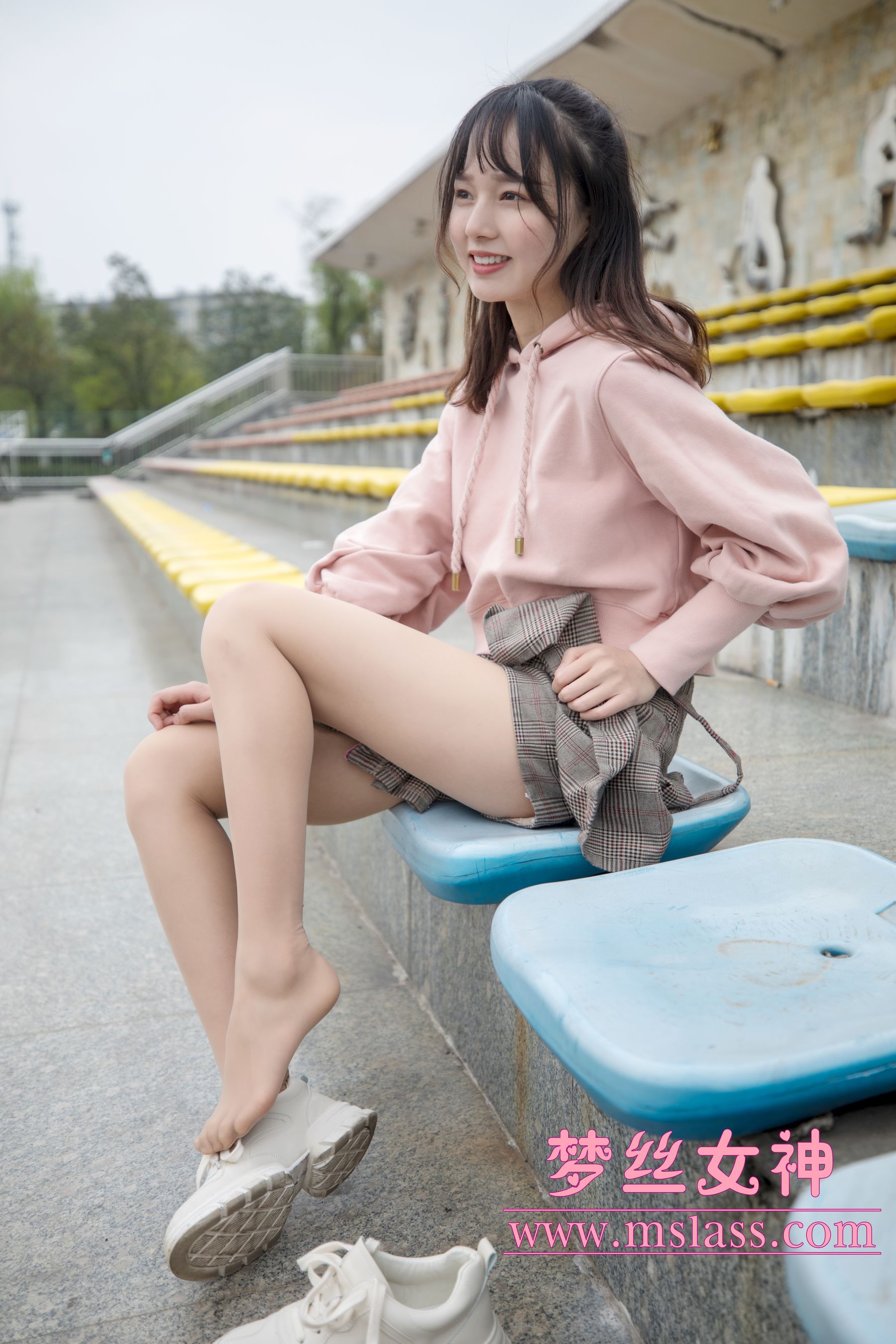 [梦丝女神MSLASS]  玥玥 操场小甜心