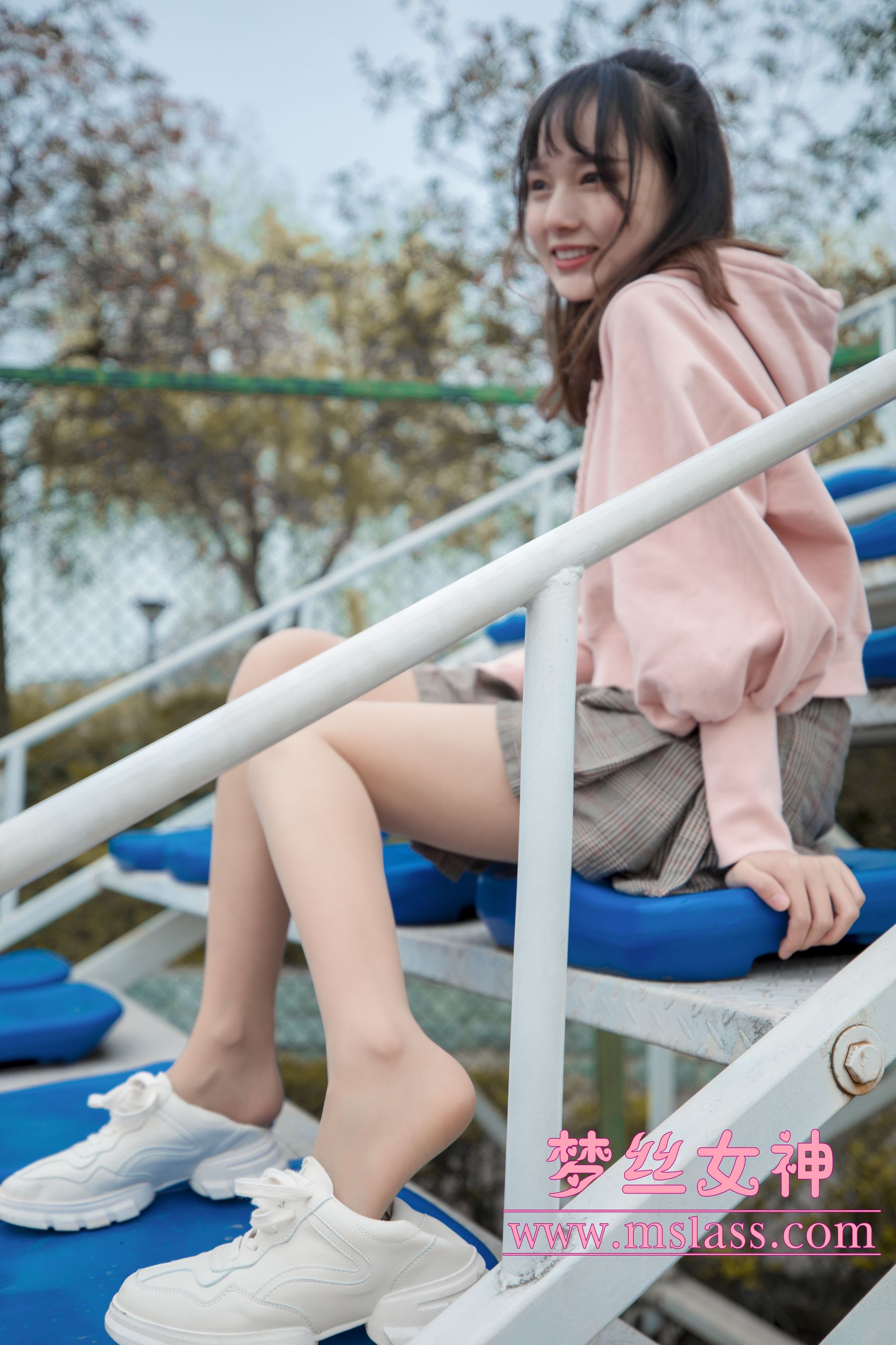 [梦丝女神MSLASS]  玥玥 操场小甜心
