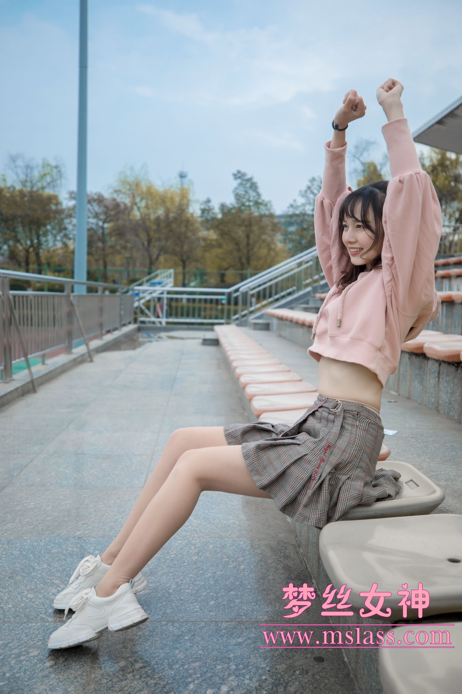 [梦丝女神MSLASS]  玥玥 操场小甜心