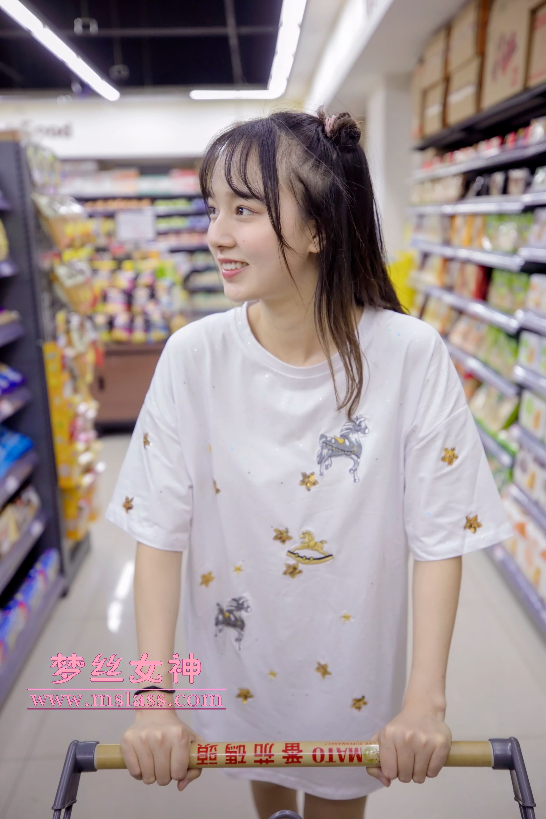 [梦丝女神MSLASS]  玥玥 超市的吃货少女