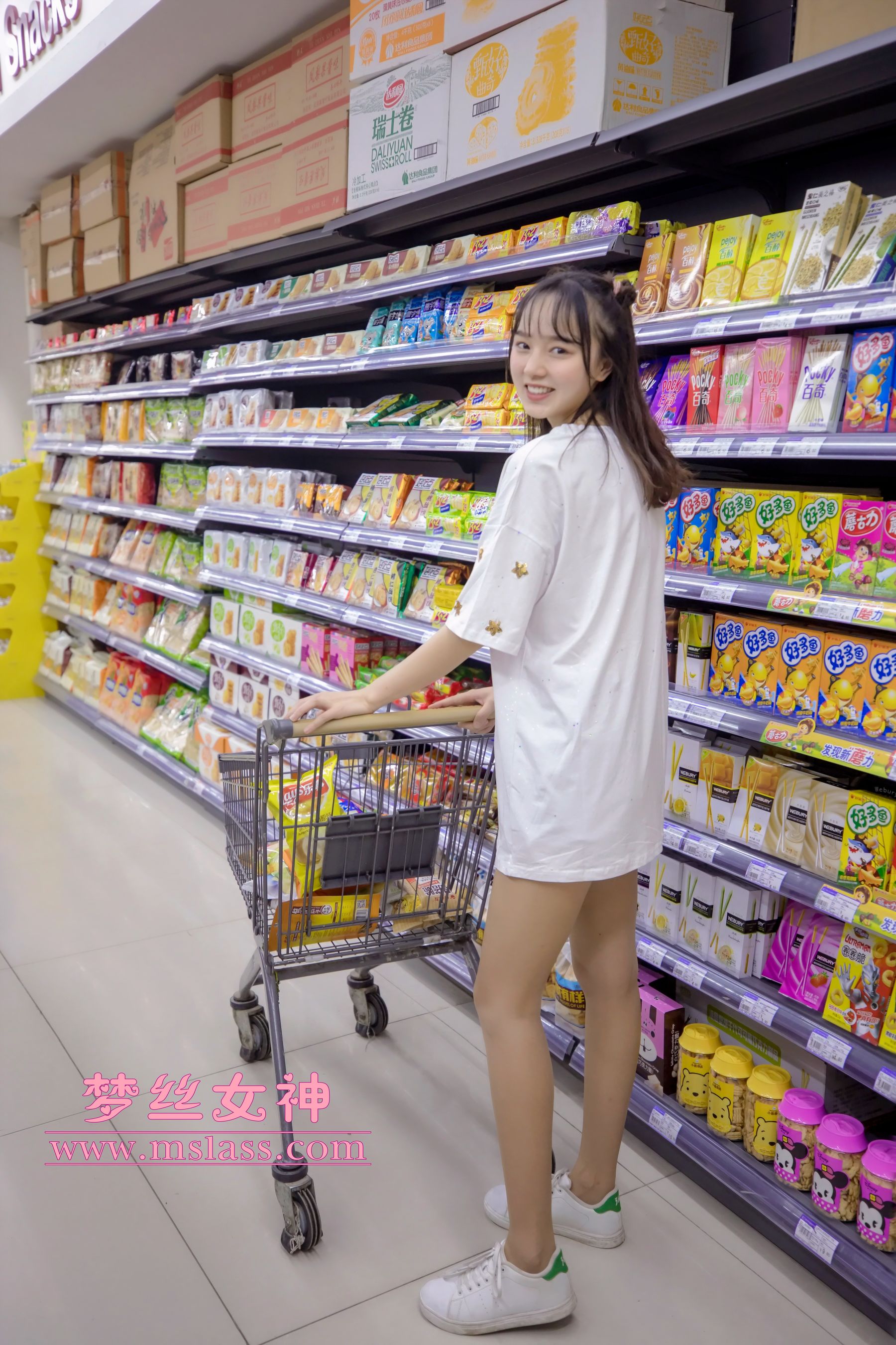[梦丝女神MSLASS]  玥玥 超市的吃货少女