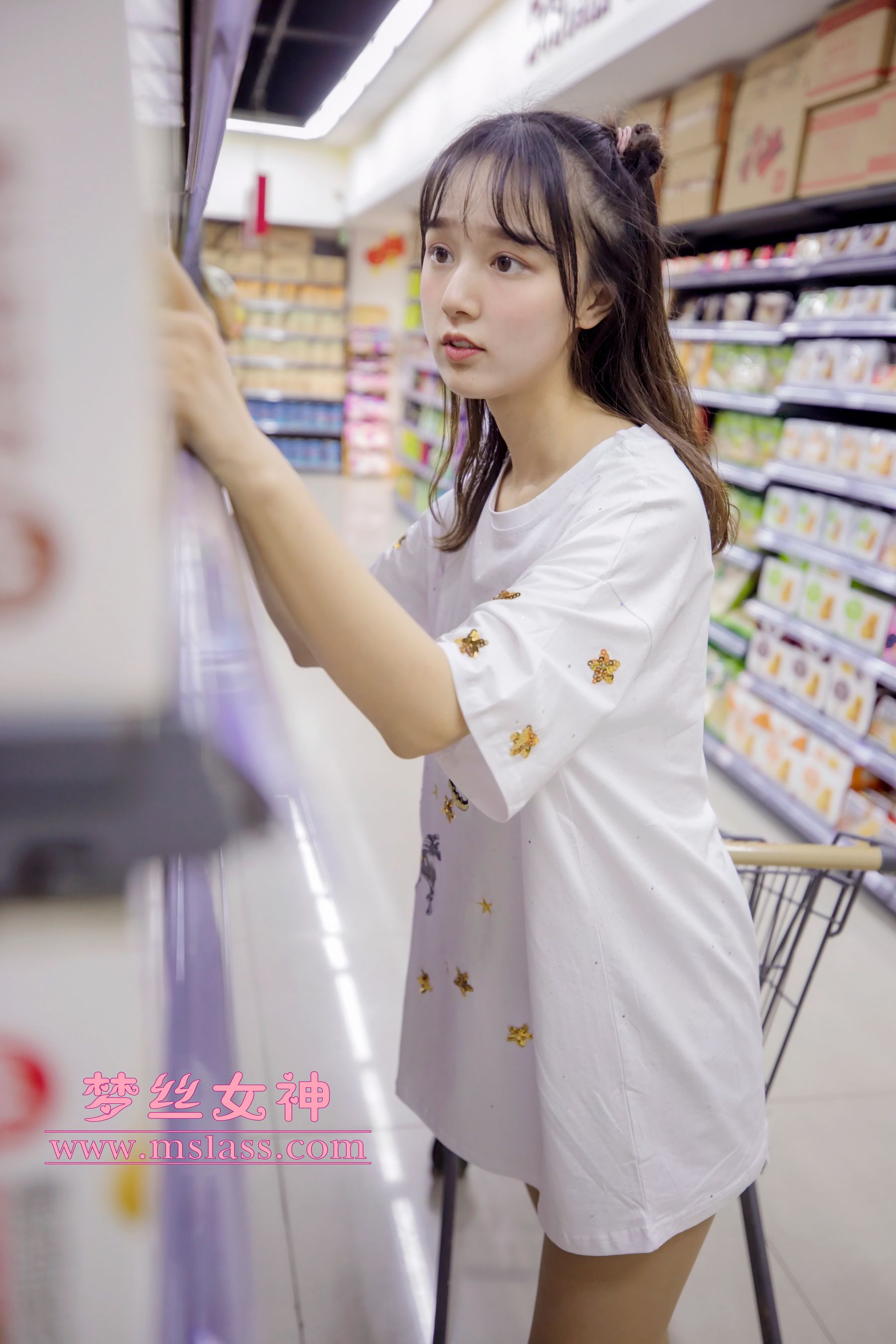 [梦丝女神MSLASS]  玥玥 超市的吃货少女
