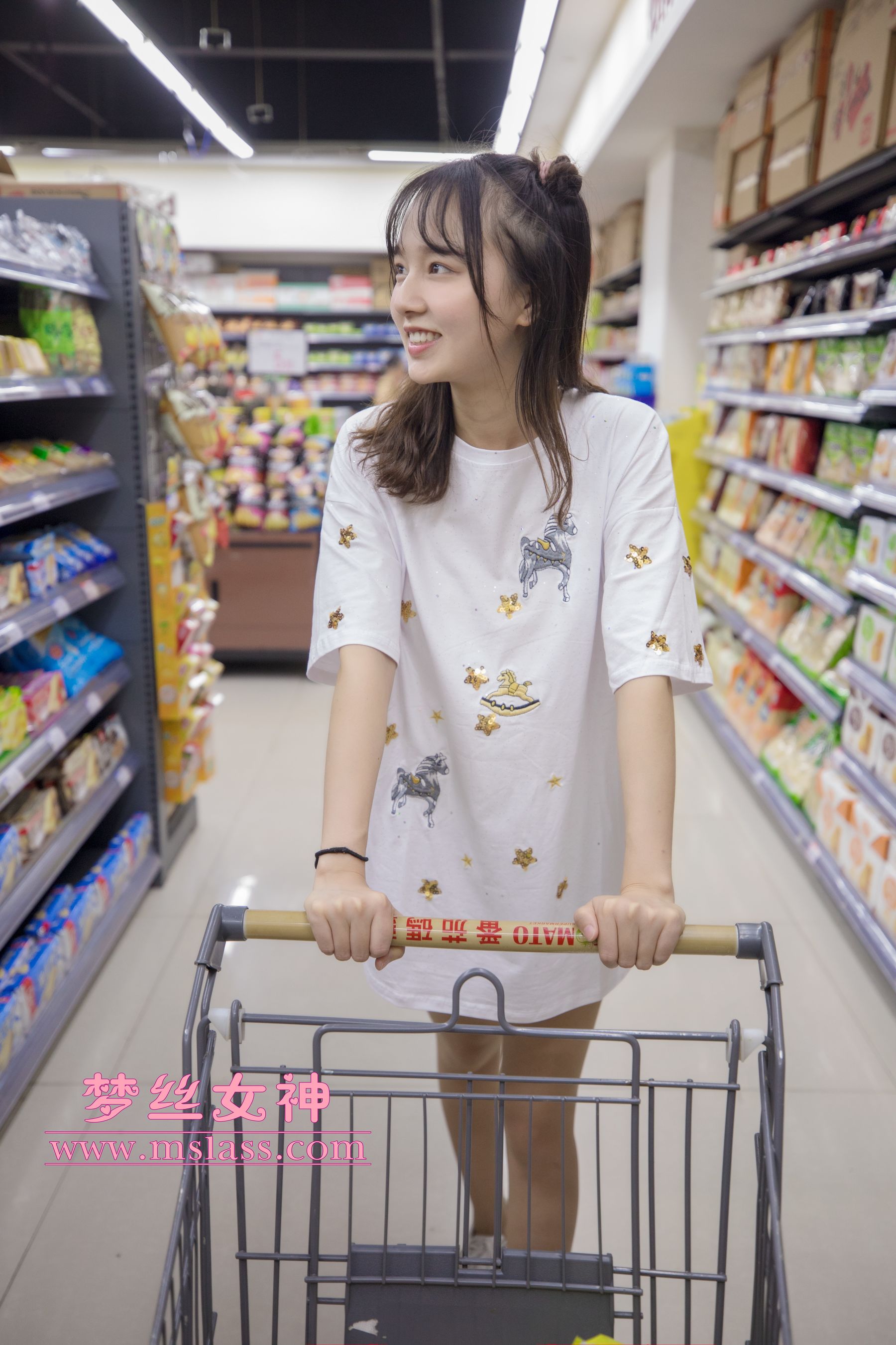 [梦丝女神MSLASS]  玥玥 超市的吃货少女