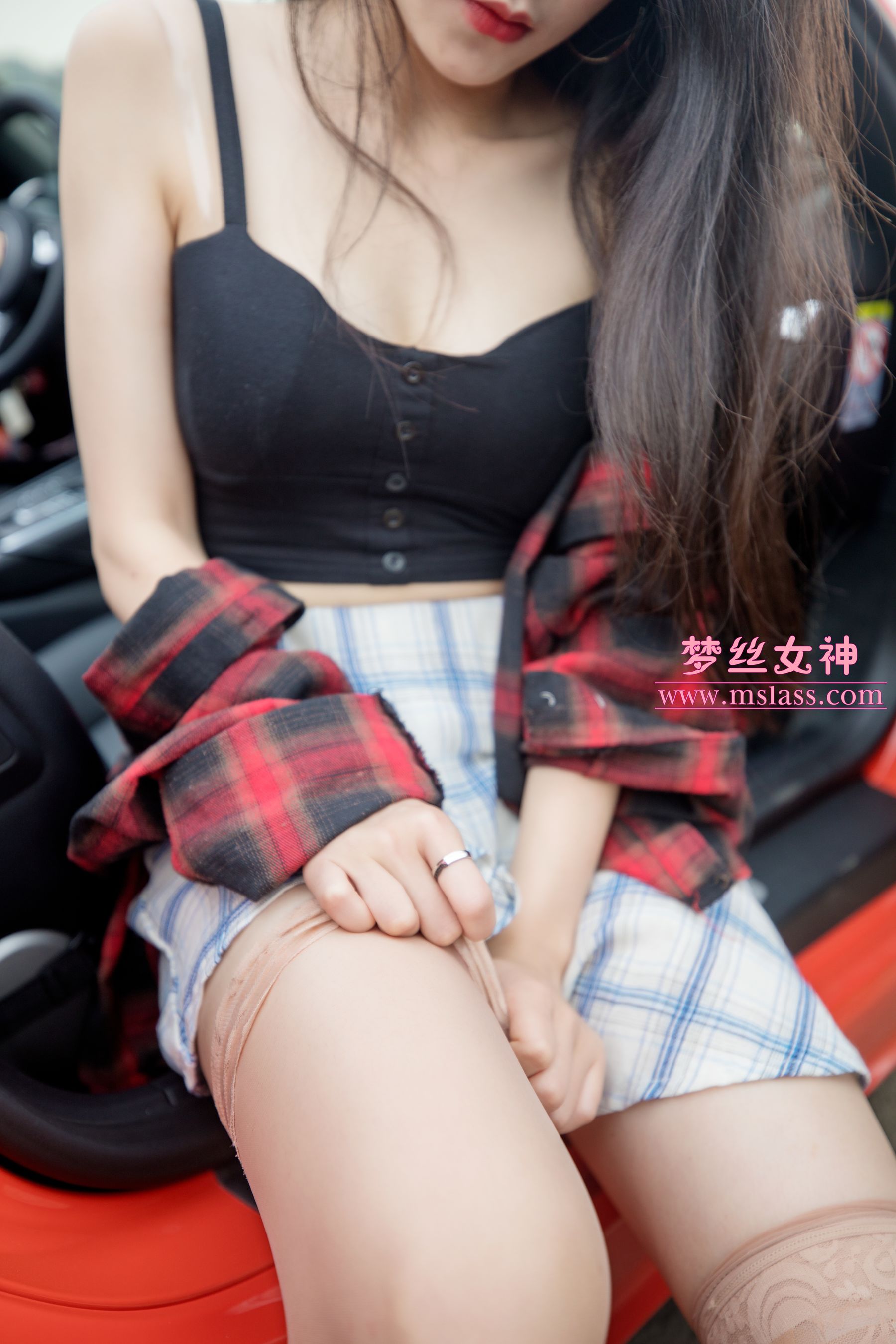[梦丝女神MSLASS]  苏安希 跑车丝袜女神