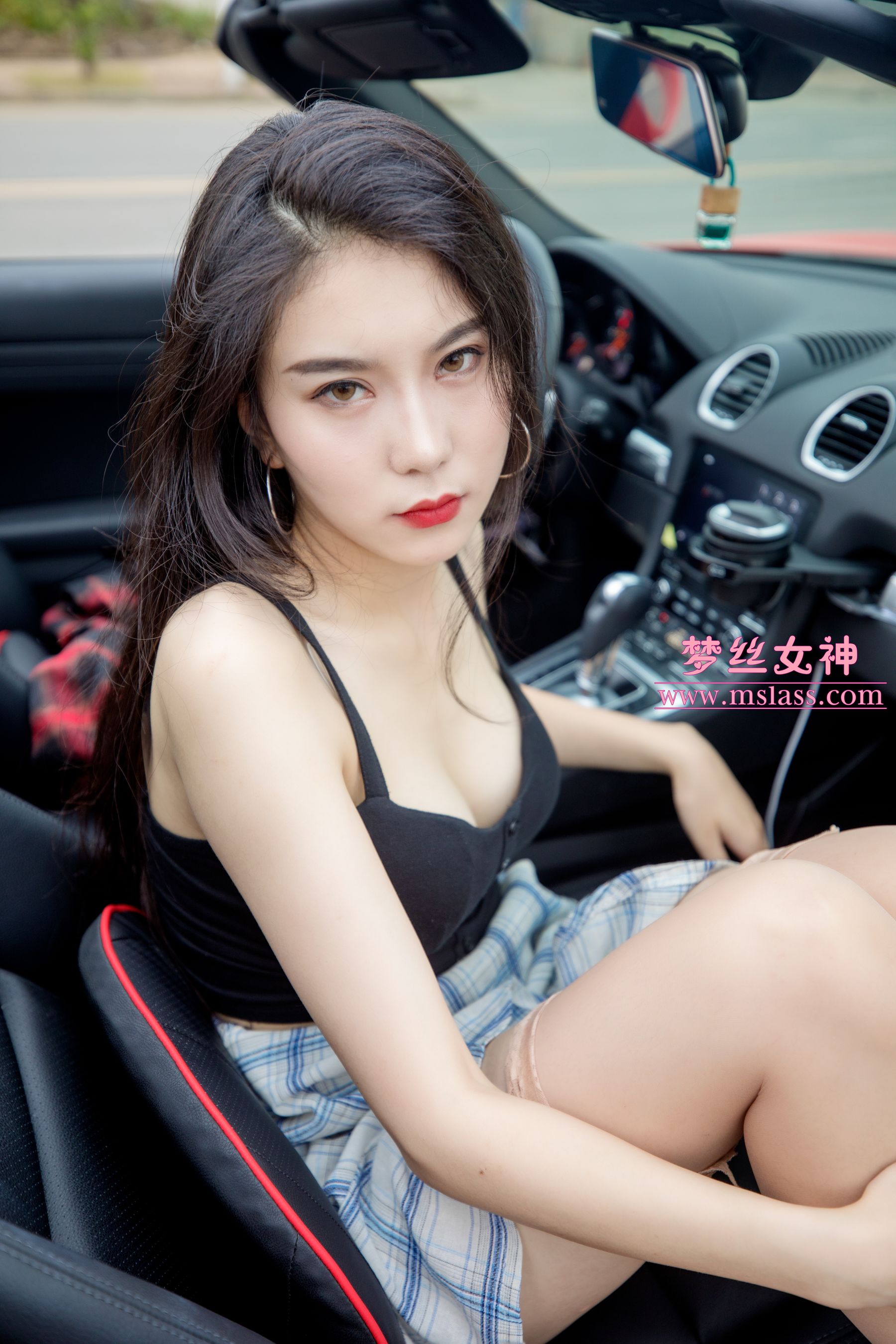 [梦丝女神MSLASS]  苏安希 跑车丝袜女神