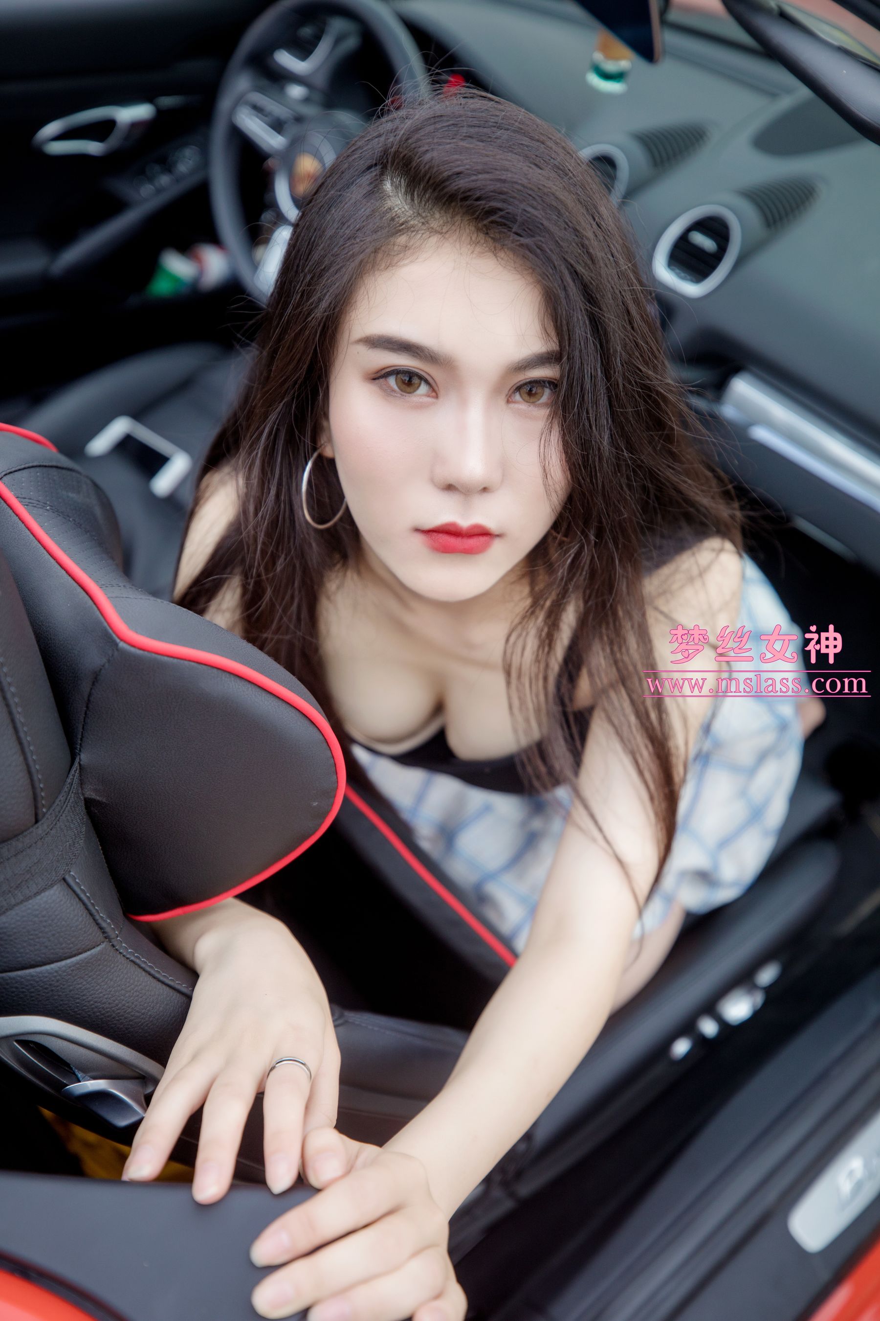 [梦丝女神MSLASS]  苏安希 跑车丝袜女神
