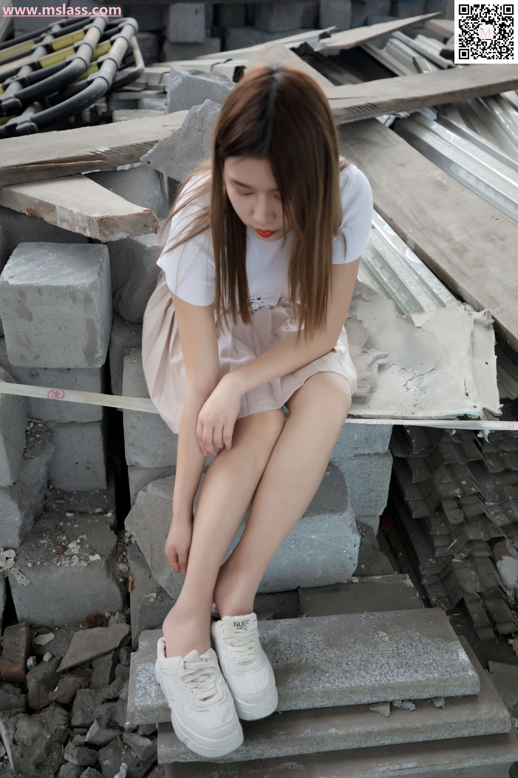 [梦丝女神MSLASS]  除夕 废墟的小白鞋