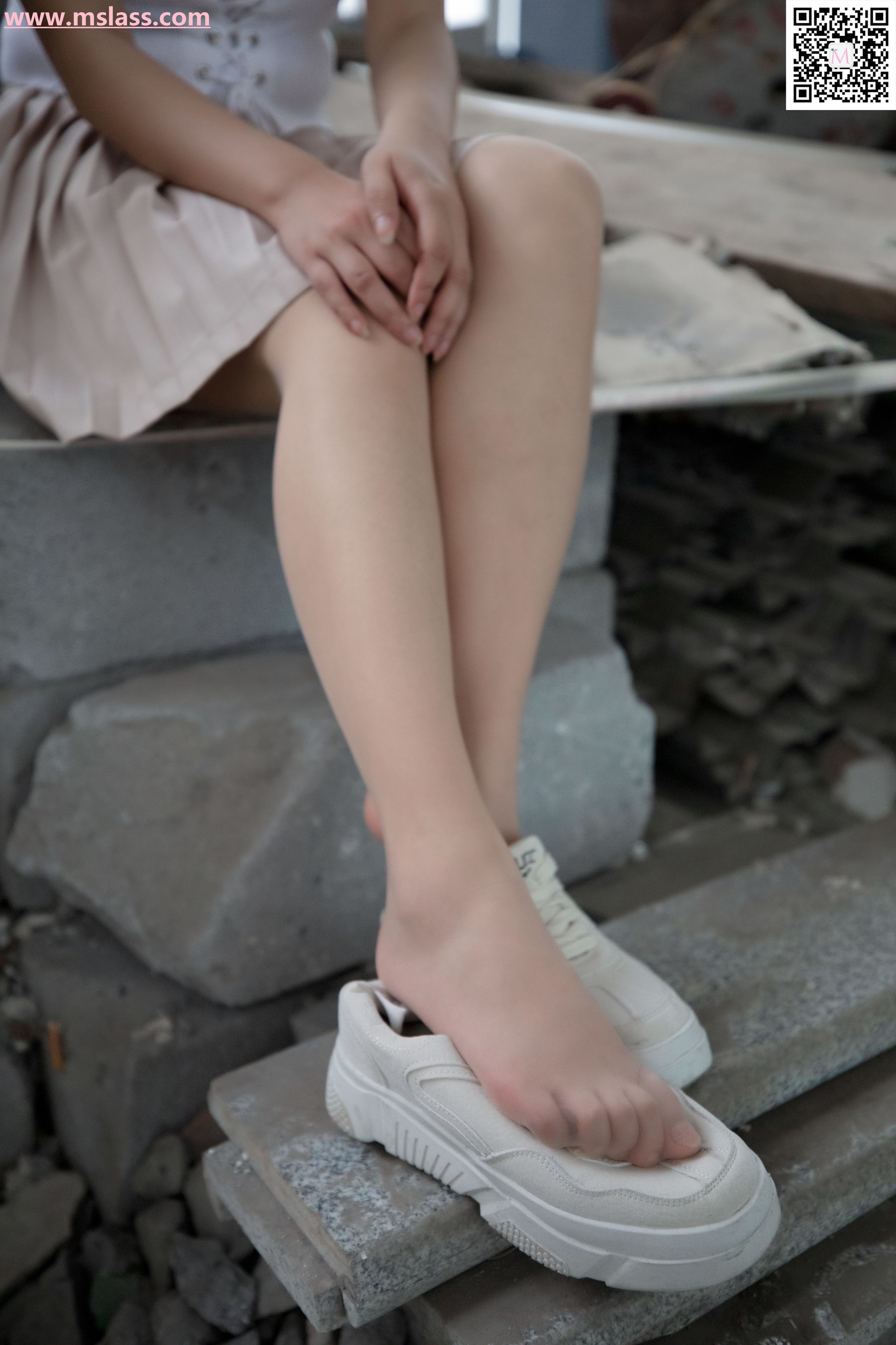 [梦丝女神MSLASS]  除夕 废墟的小白鞋