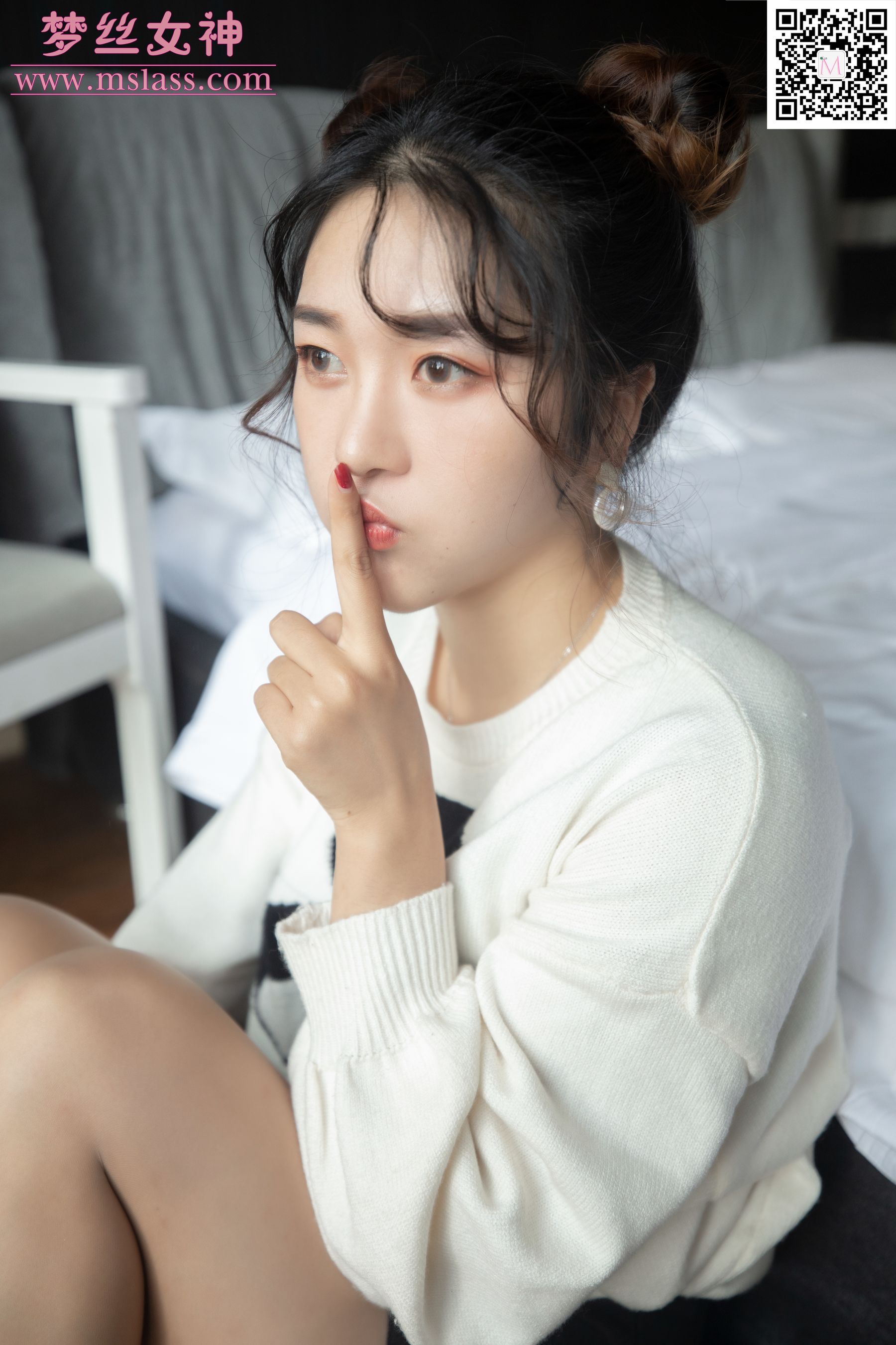 [梦丝女神MSLASS]  雨晨 白卫衣下的美