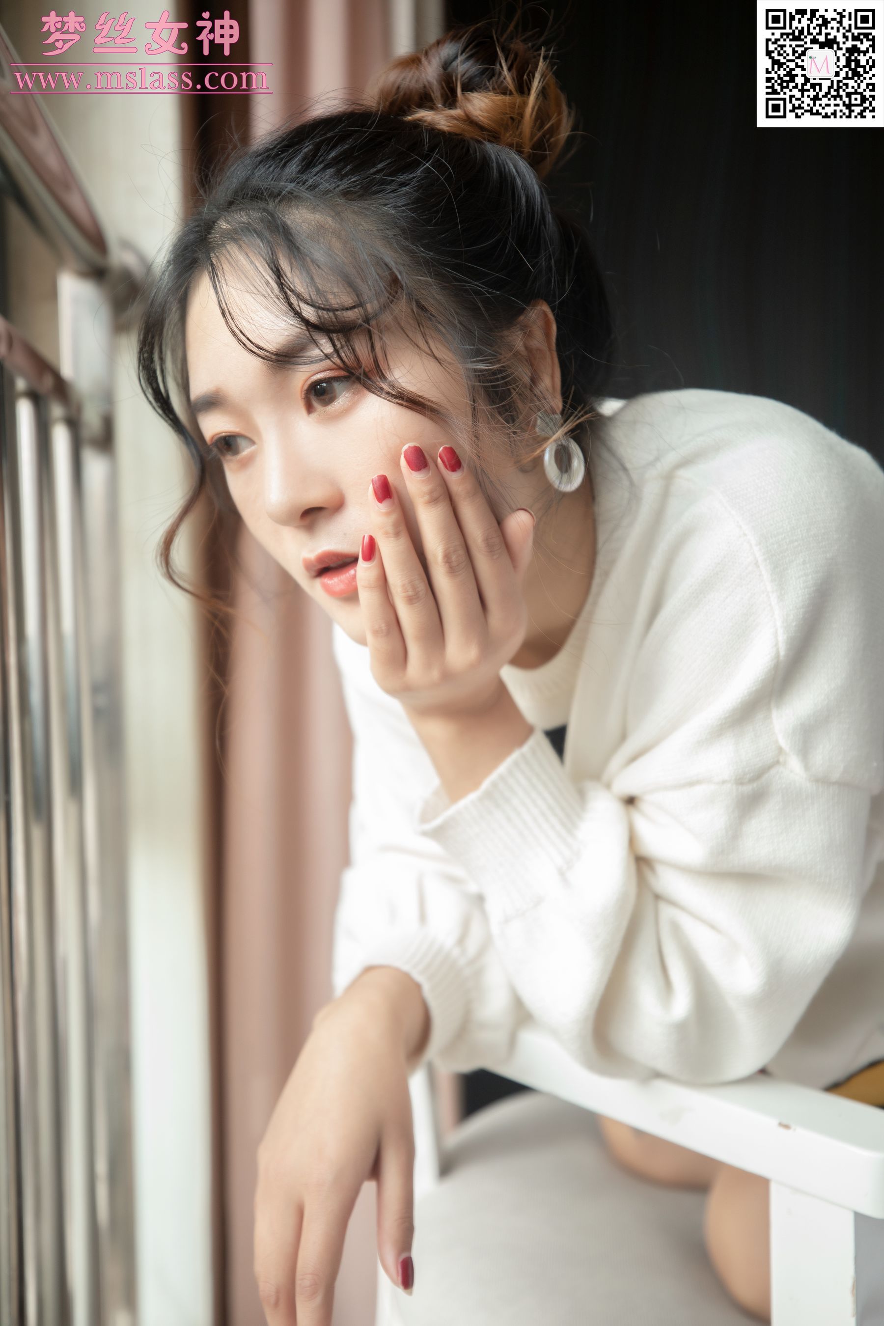 [梦丝女神MSLASS]  雨晨 白卫衣下的美