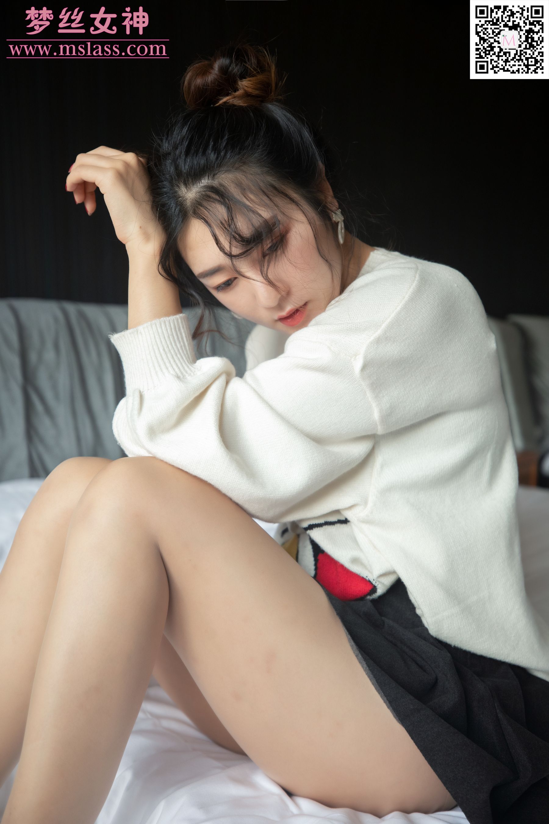 [梦丝女神MSLASS]  雨晨 白卫衣下的美