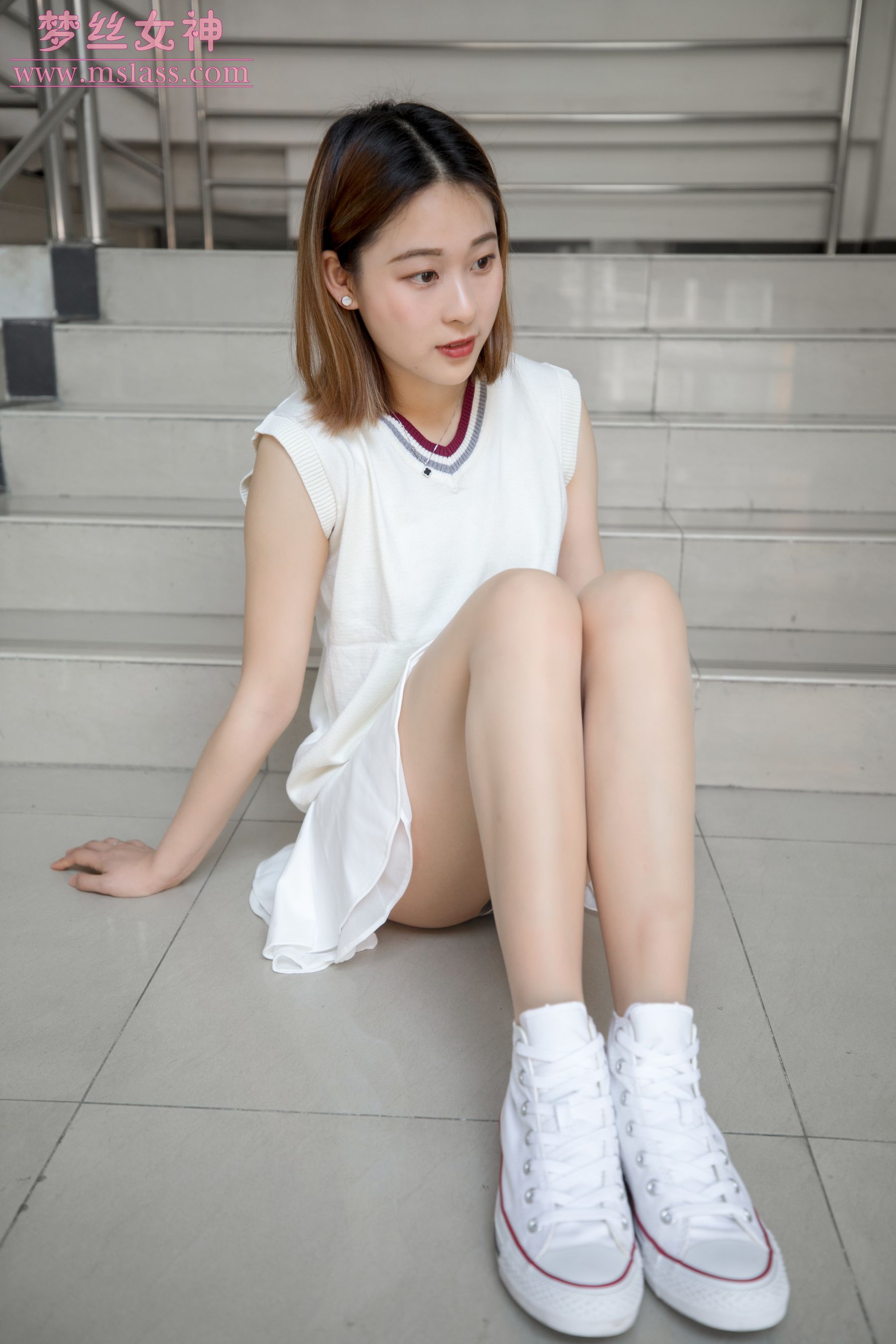 [梦丝女神MSLASS]  雯雯 学楼丝袜美腿