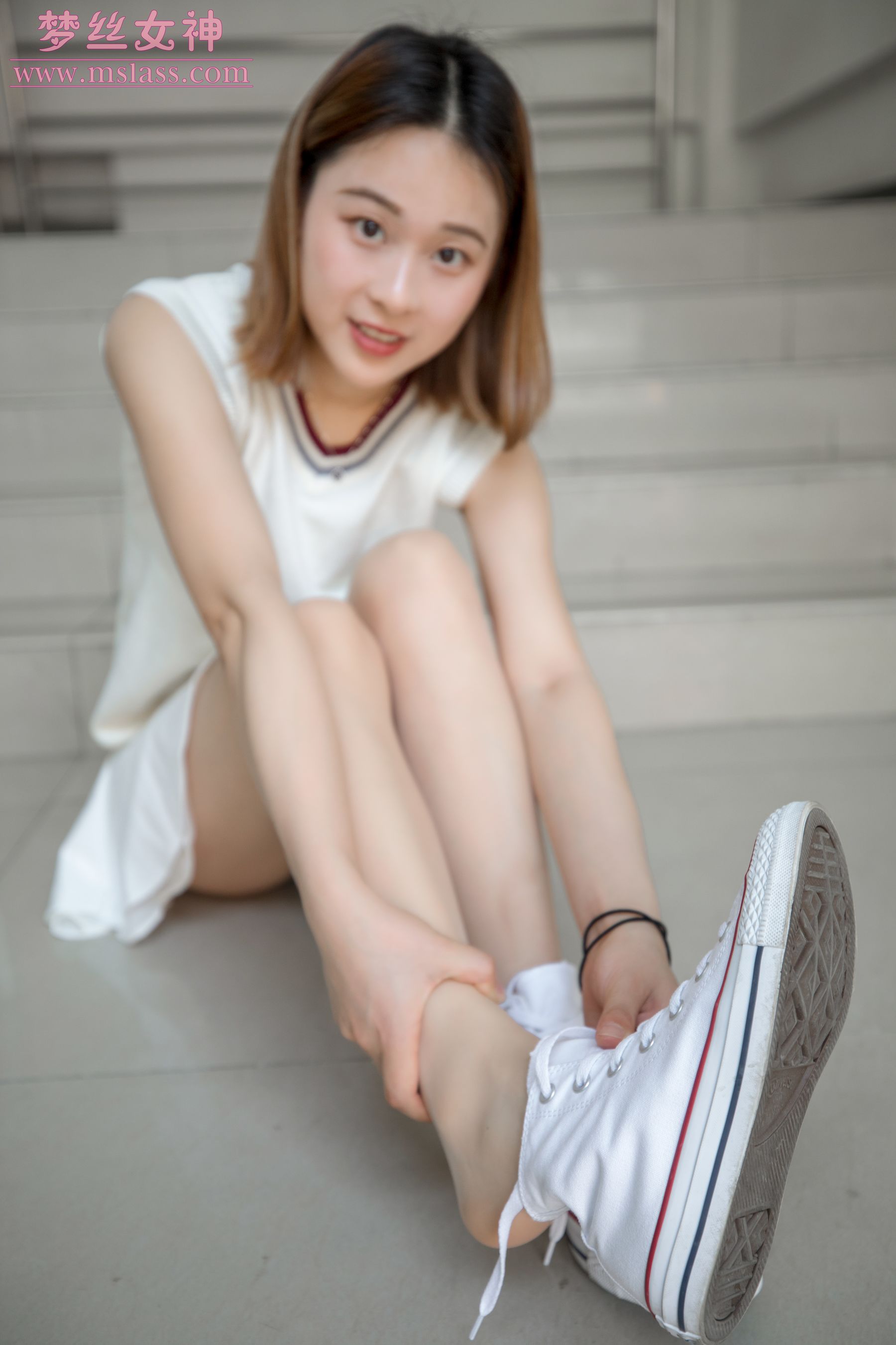 [梦丝女神MSLASS]  雯雯 学楼丝袜美腿