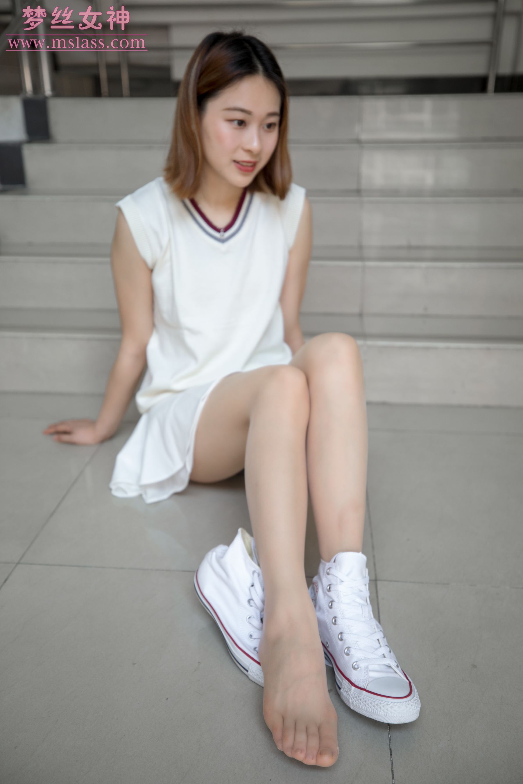 [梦丝女神MSLASS]  雯雯 学楼丝袜美腿