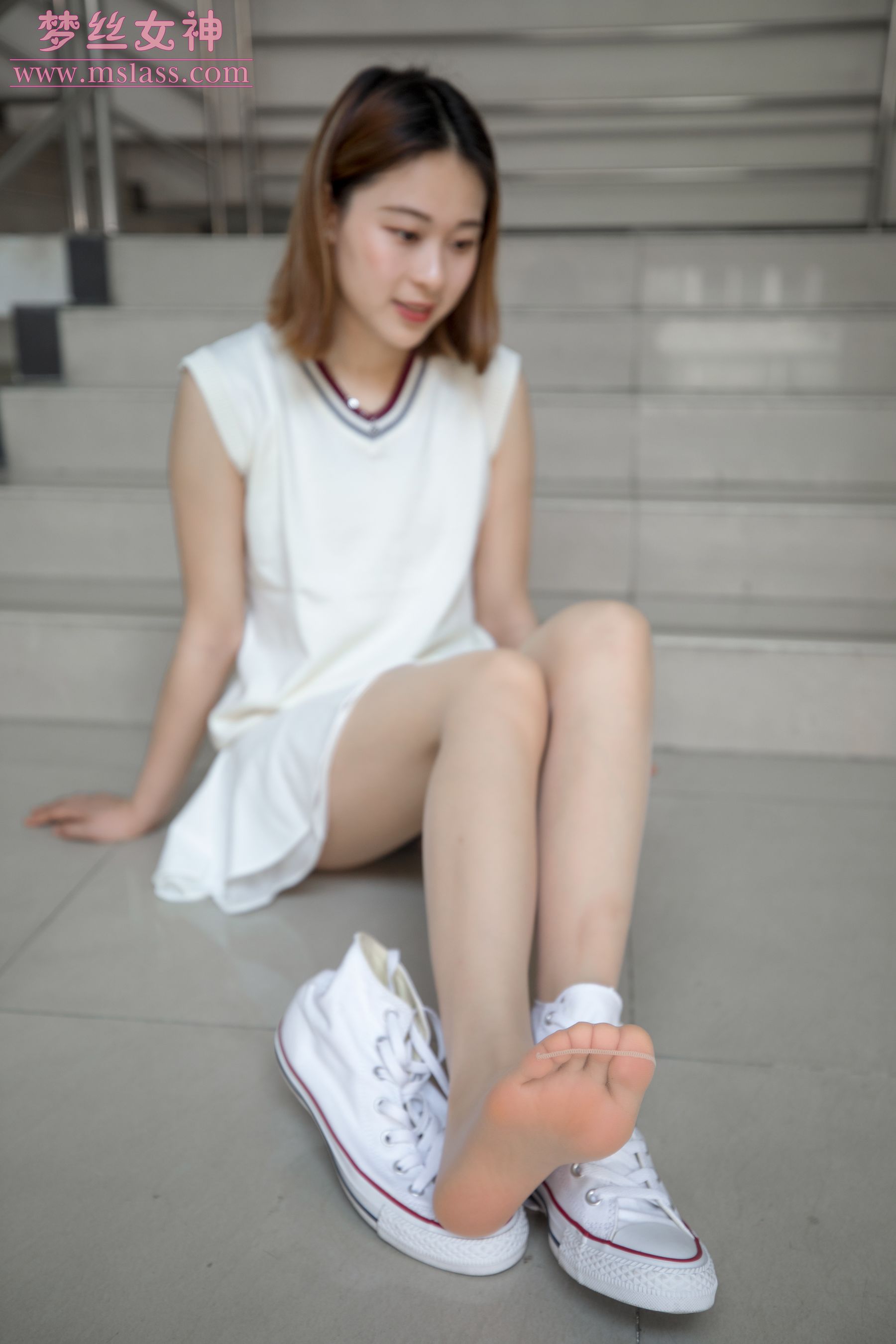 [梦丝女神MSLASS]  雯雯 学楼丝袜美腿
