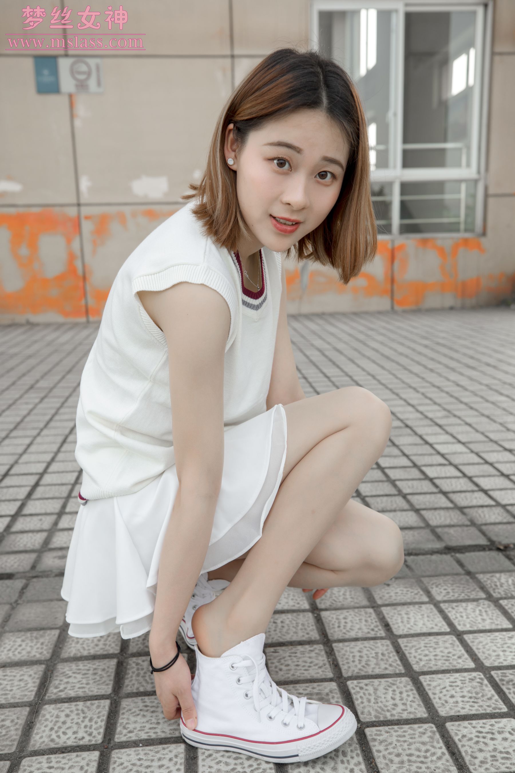 [梦丝女神MSLASS]  雯雯 学楼丝袜美腿