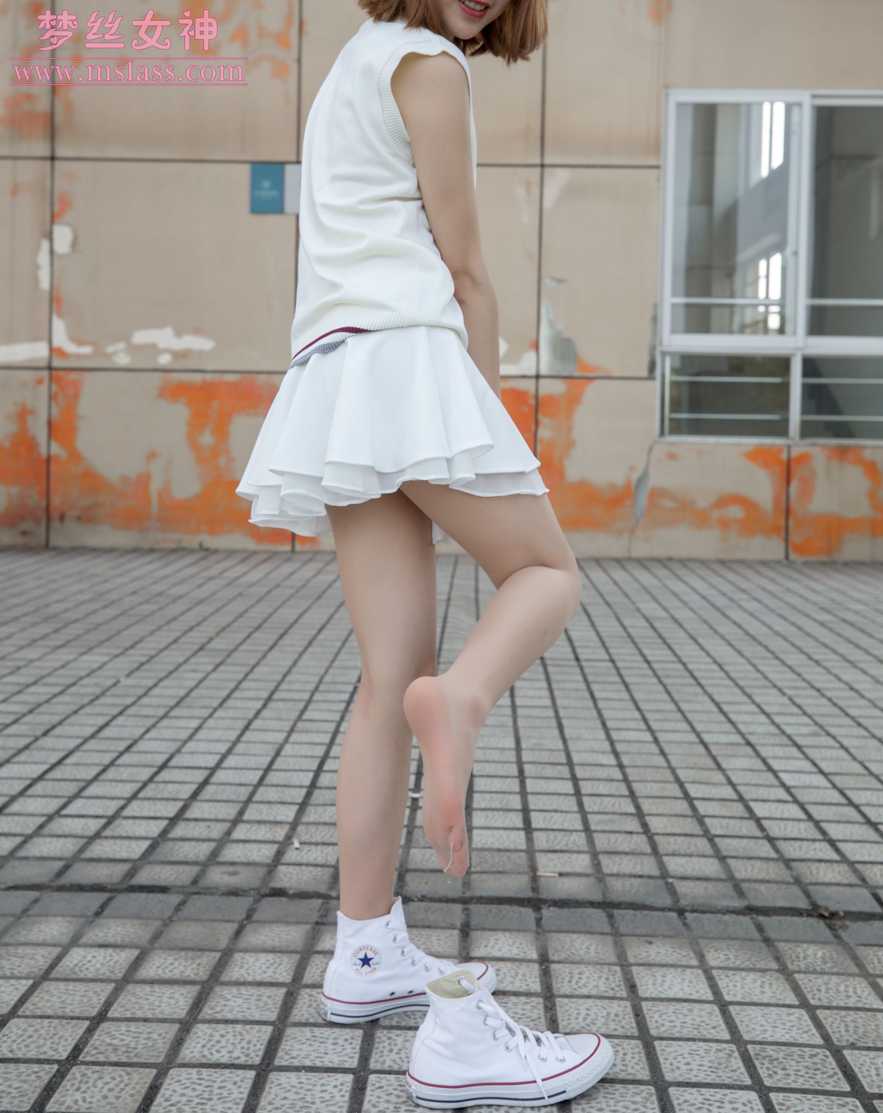[梦丝女神MSLASS]  雯雯 学楼丝袜美腿