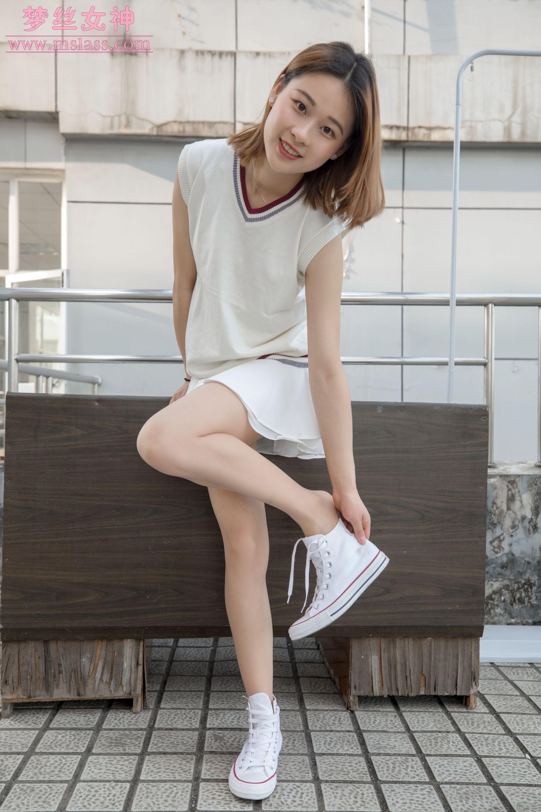 [梦丝女神MSLASS]  雯雯 学楼丝袜美腿