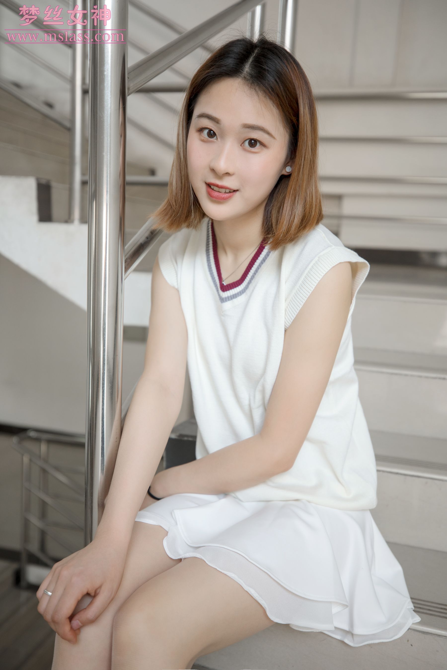 [梦丝女神MSLASS]  雯雯 学楼丝袜美腿