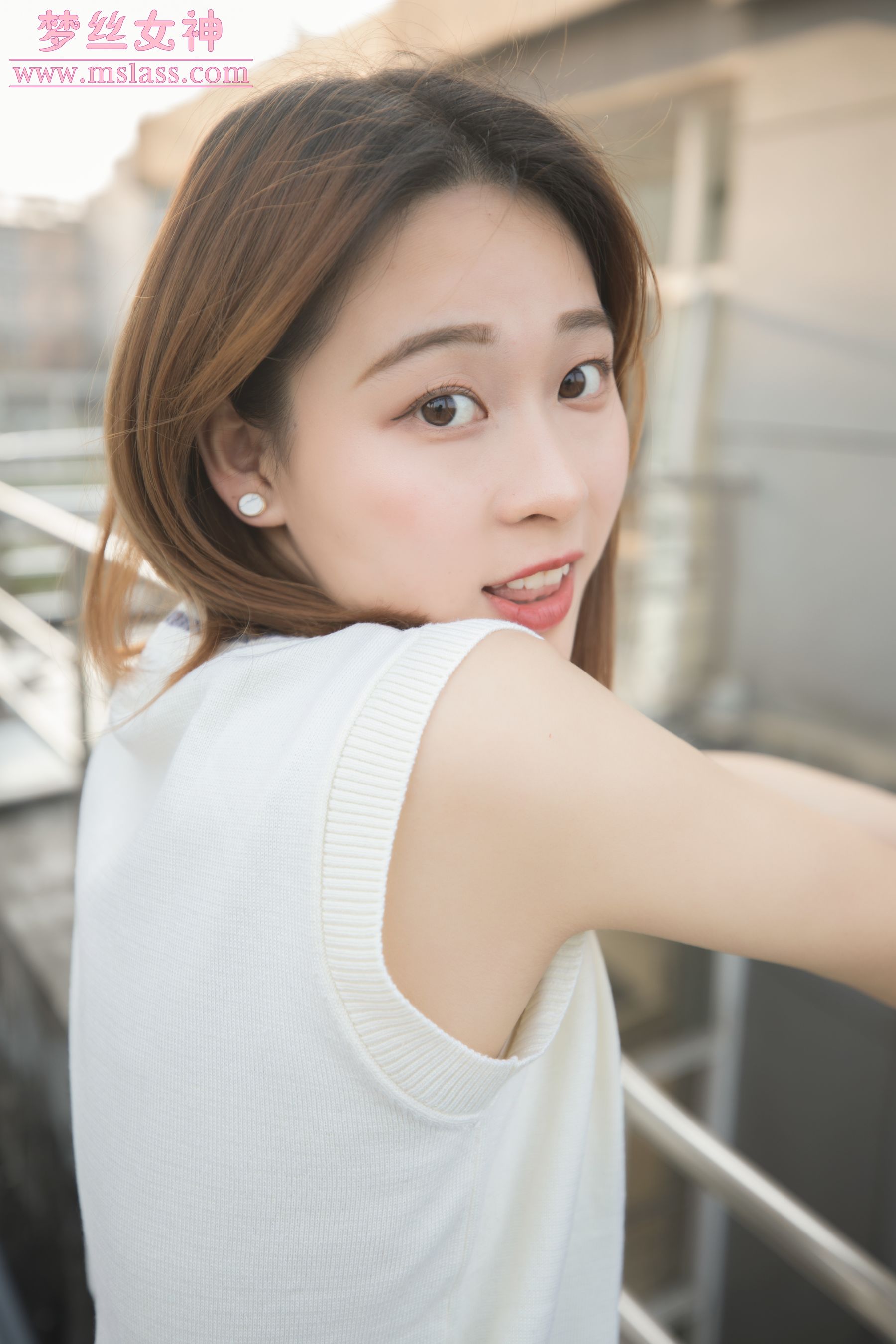 [梦丝女神MSLASS]  雯雯 学楼丝袜美腿