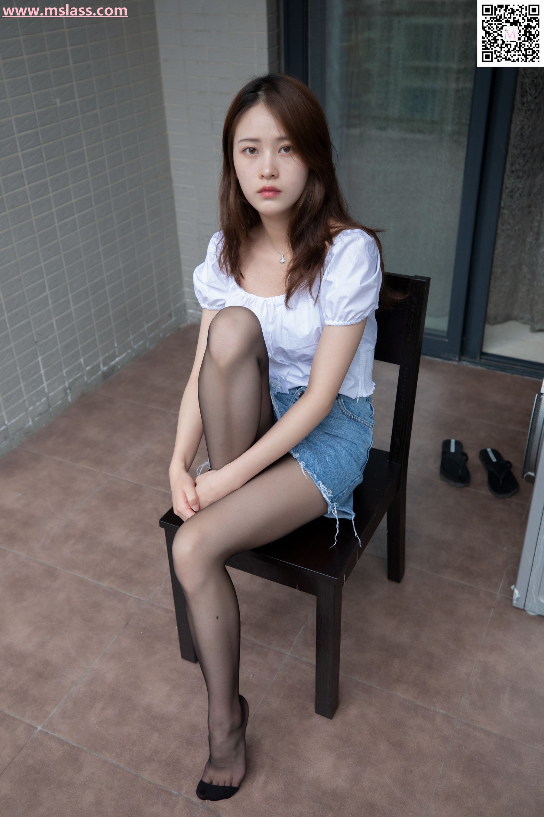 [梦丝女神MSLASS]  魏婷婷 家里的黑袜