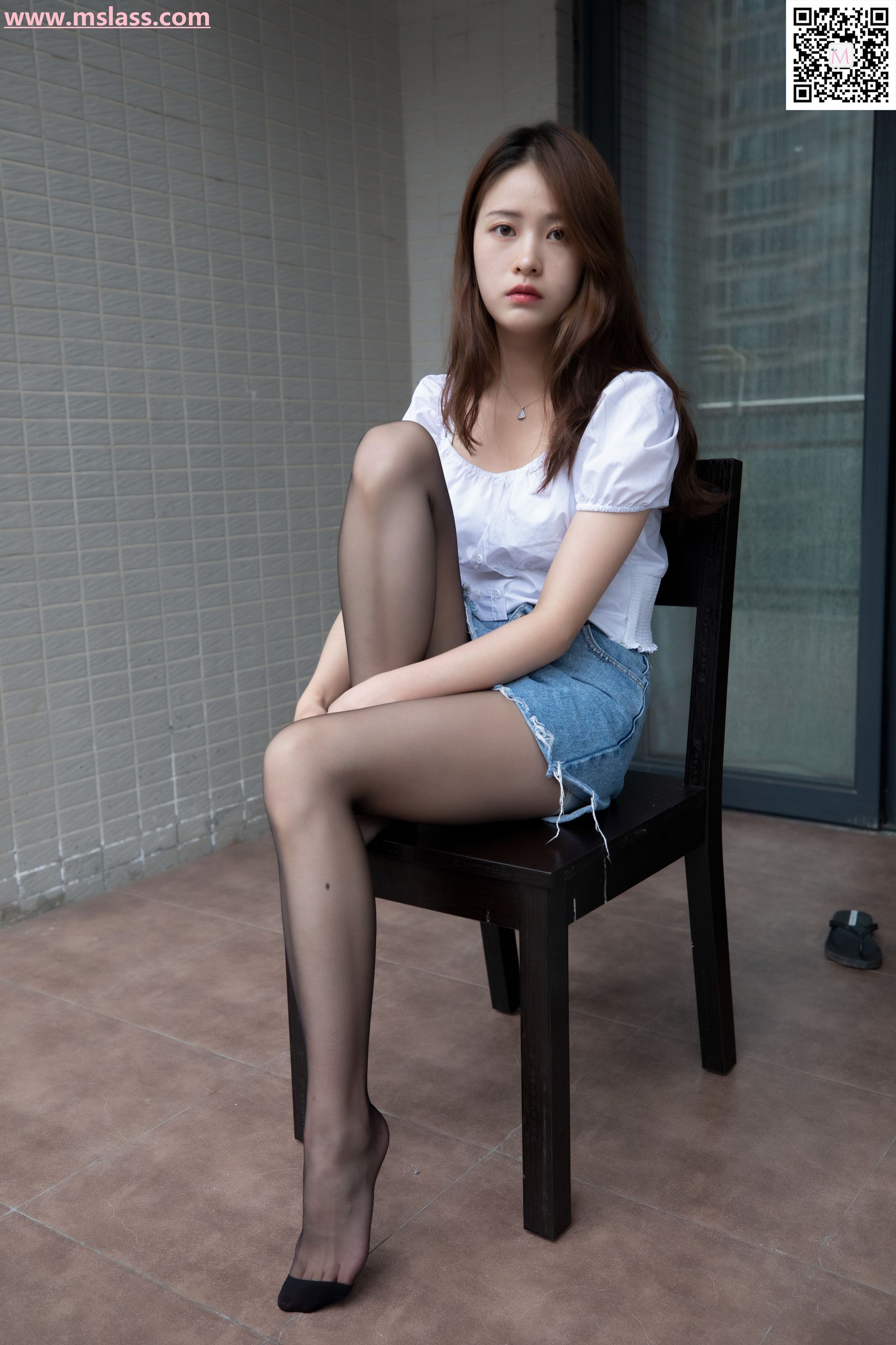 [梦丝女神MSLASS]  魏婷婷 家里的黑袜