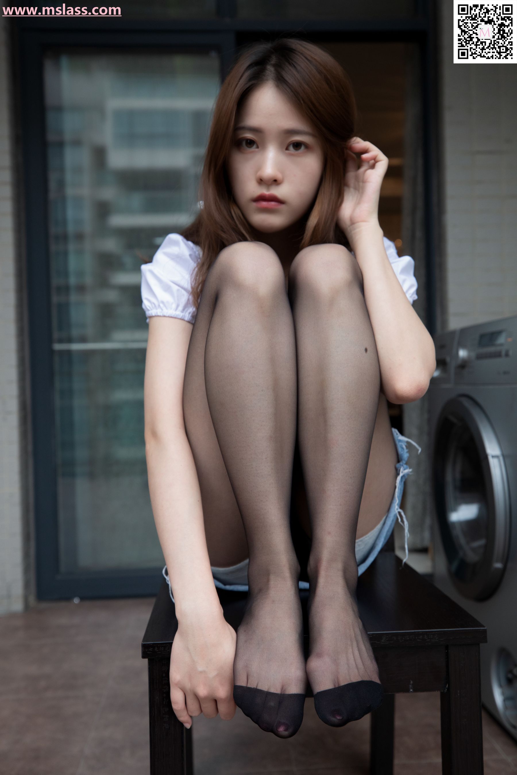 [梦丝女神MSLASS]  魏婷婷 家里的黑袜