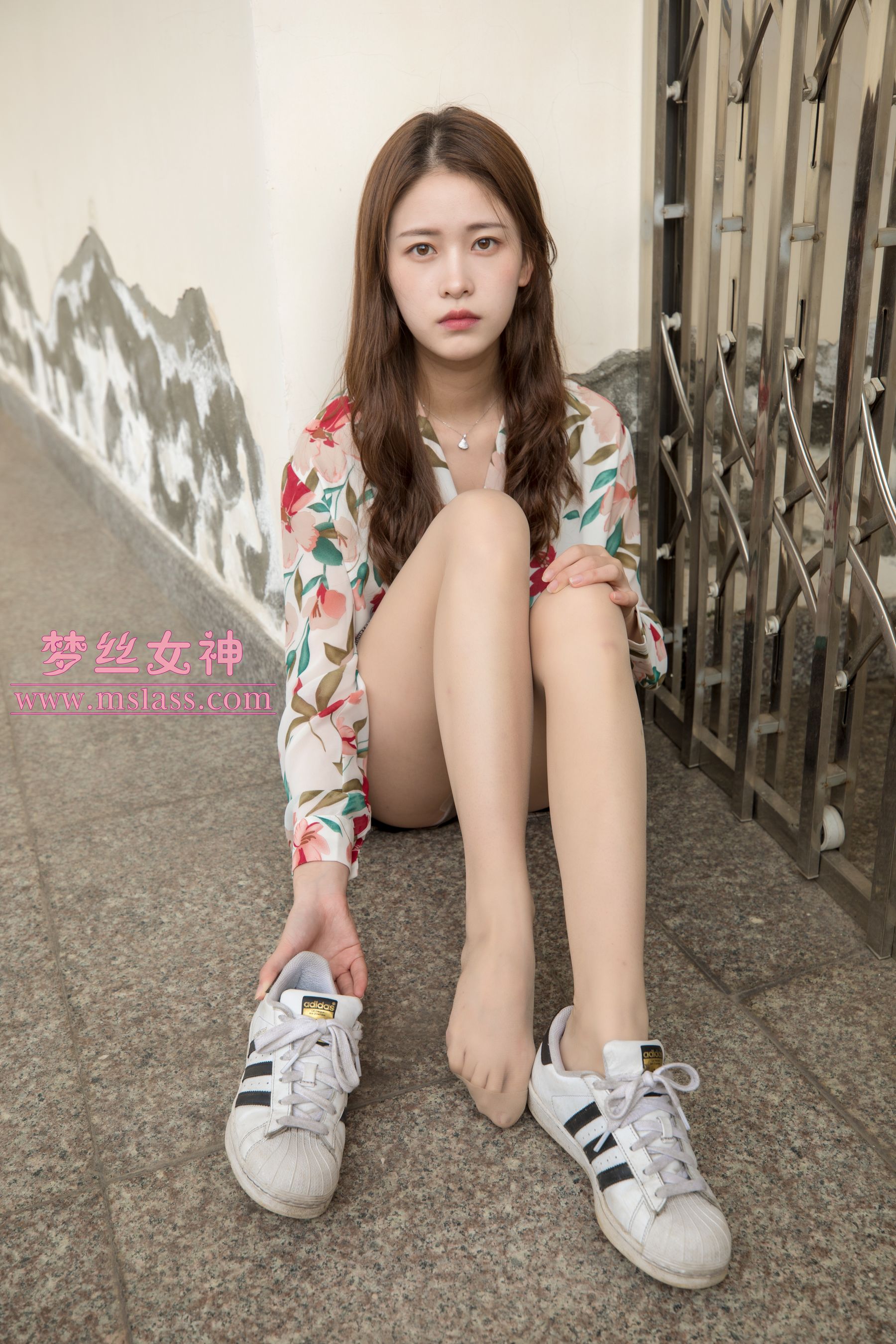 [梦丝女神MSLASS]  魏婷婷 宿楼丝袜玉足女神