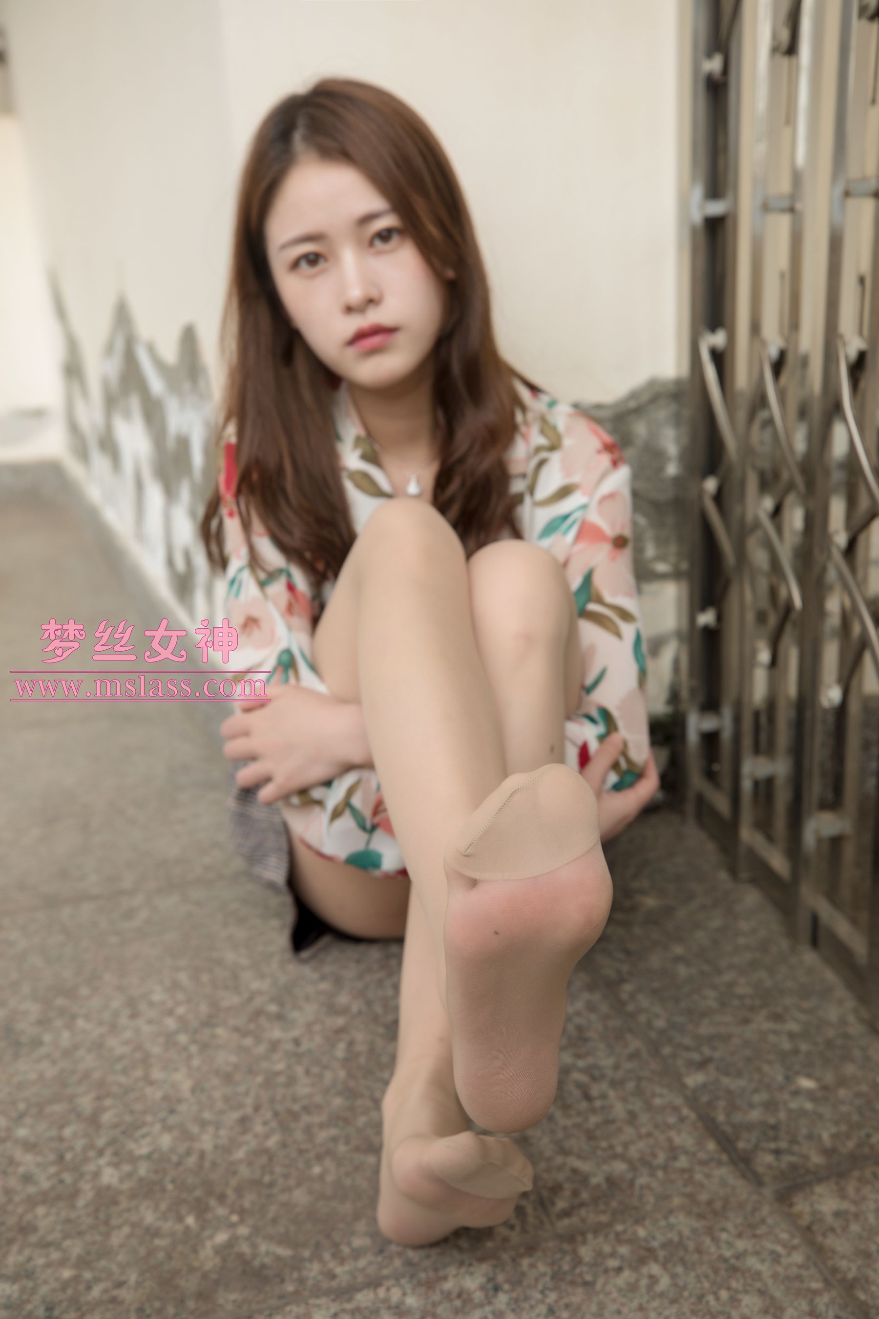 [梦丝女神MSLASS]  魏婷婷 宿楼丝袜玉足女神