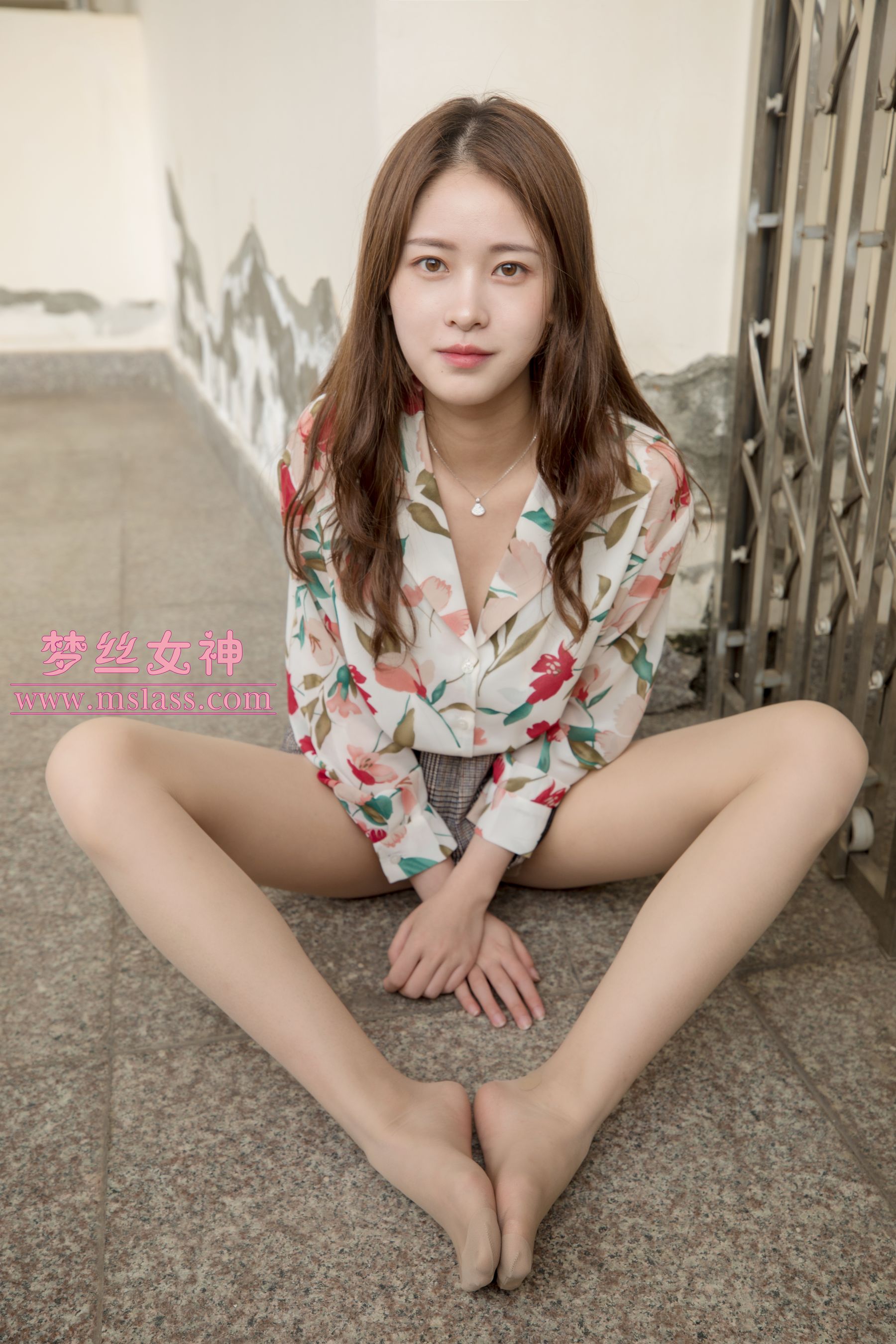 [梦丝女神MSLASS]  魏婷婷 宿楼丝袜玉足女神