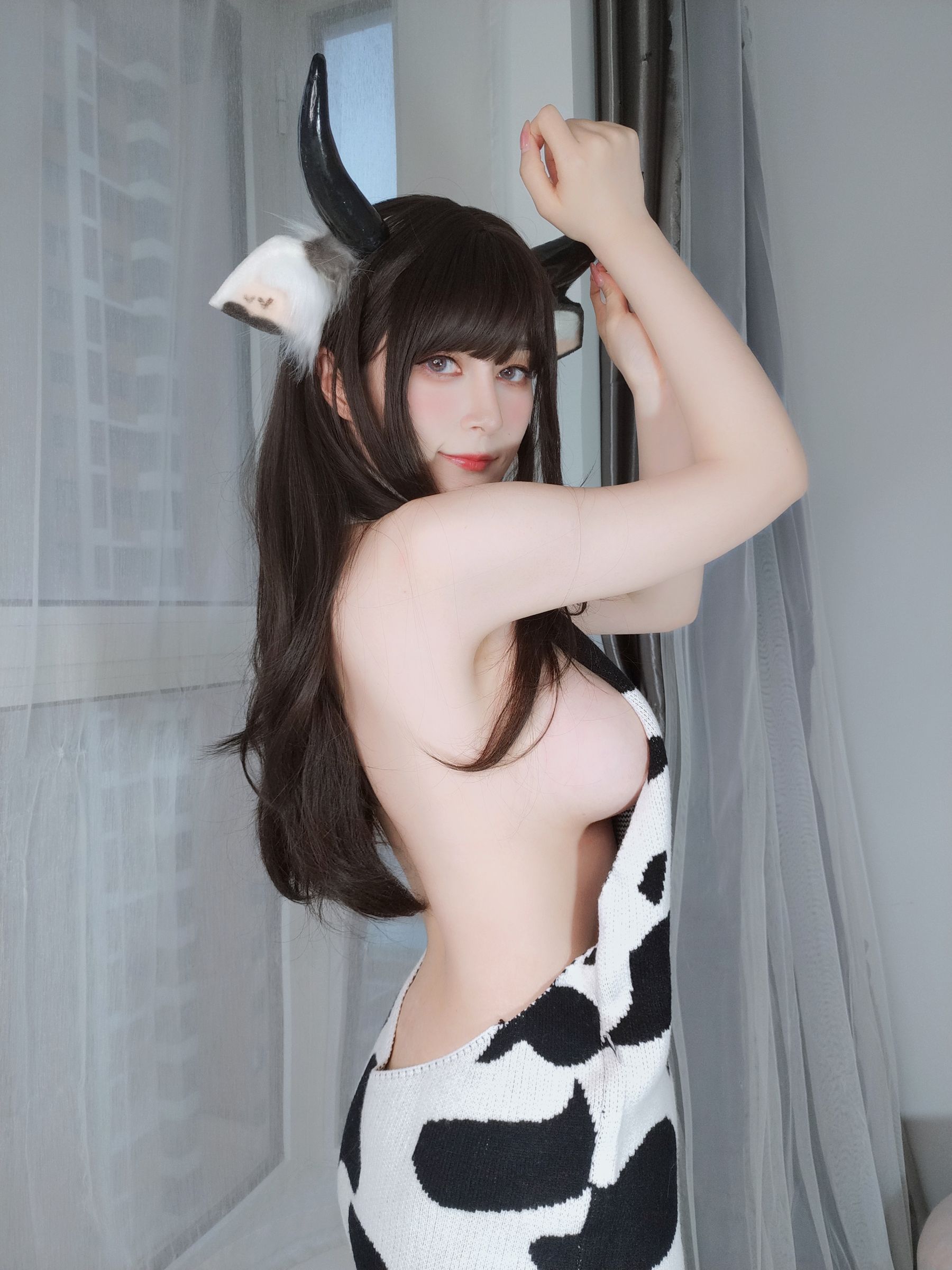 [福利COS] Coser小姐姐白银 - 可爱的奶牛