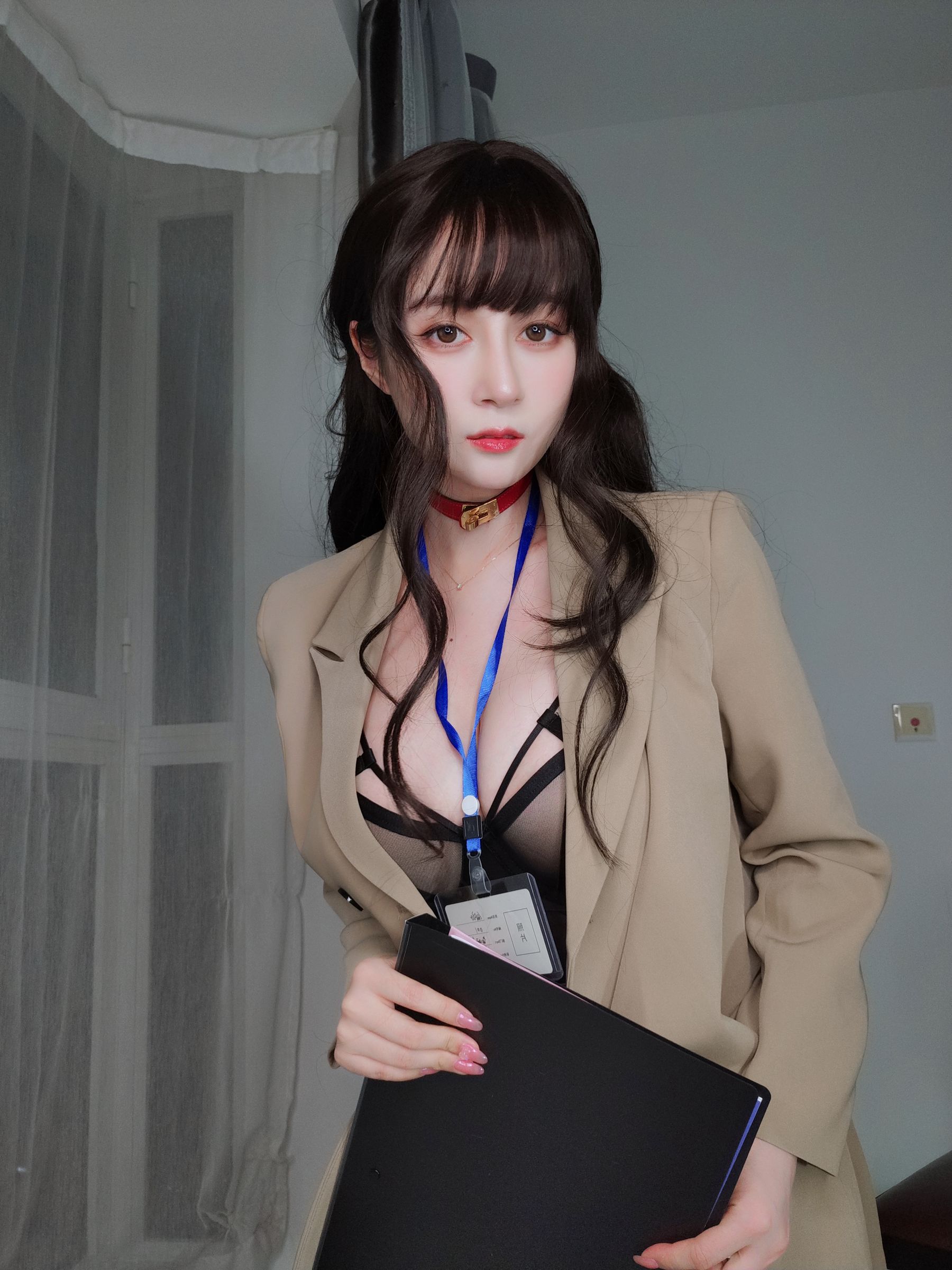 [福利COS] Coser小姐姐白银 - 残業中 ing