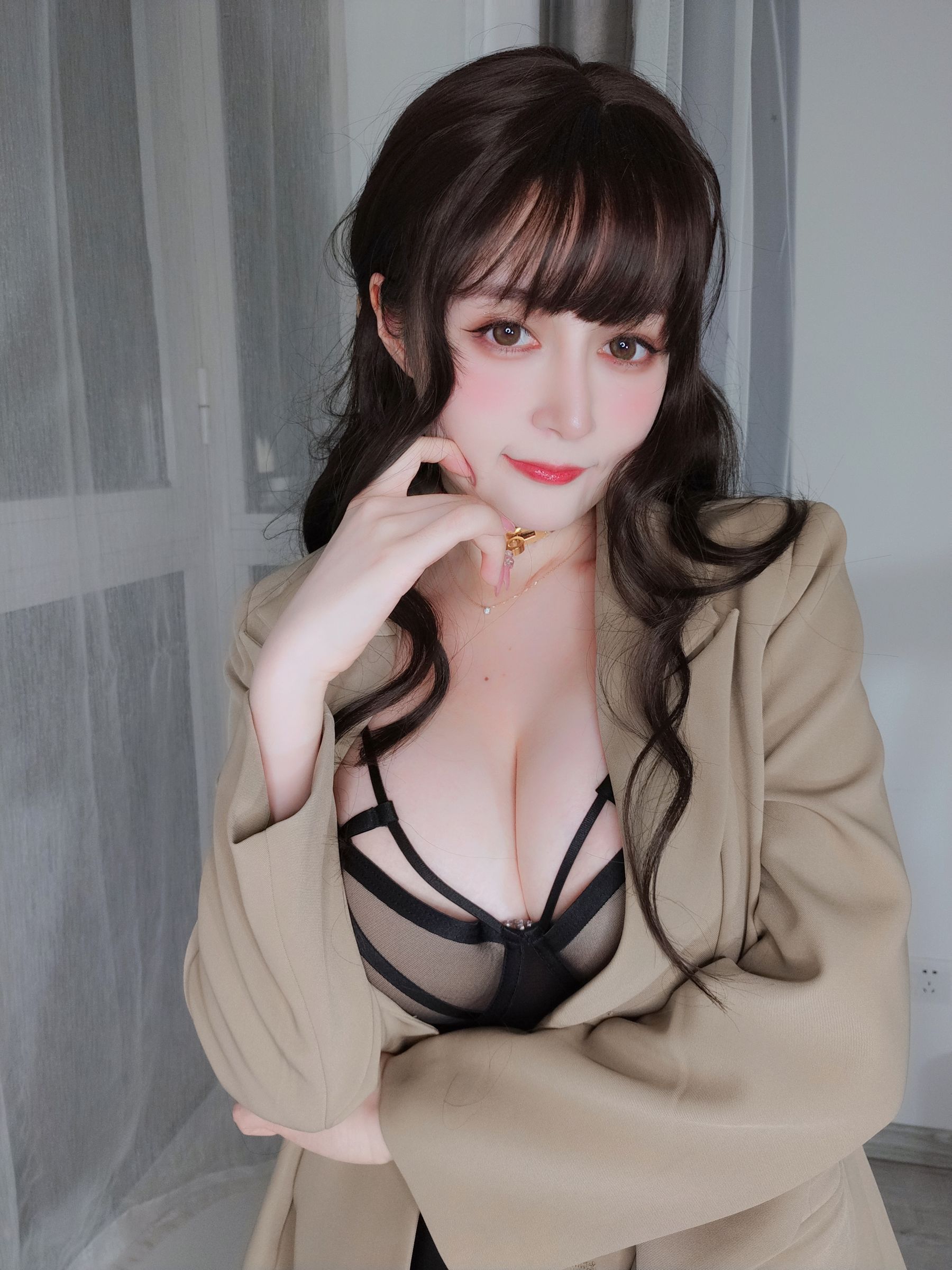 [福利COS] Coser小姐姐白银 - 残業中 ing
