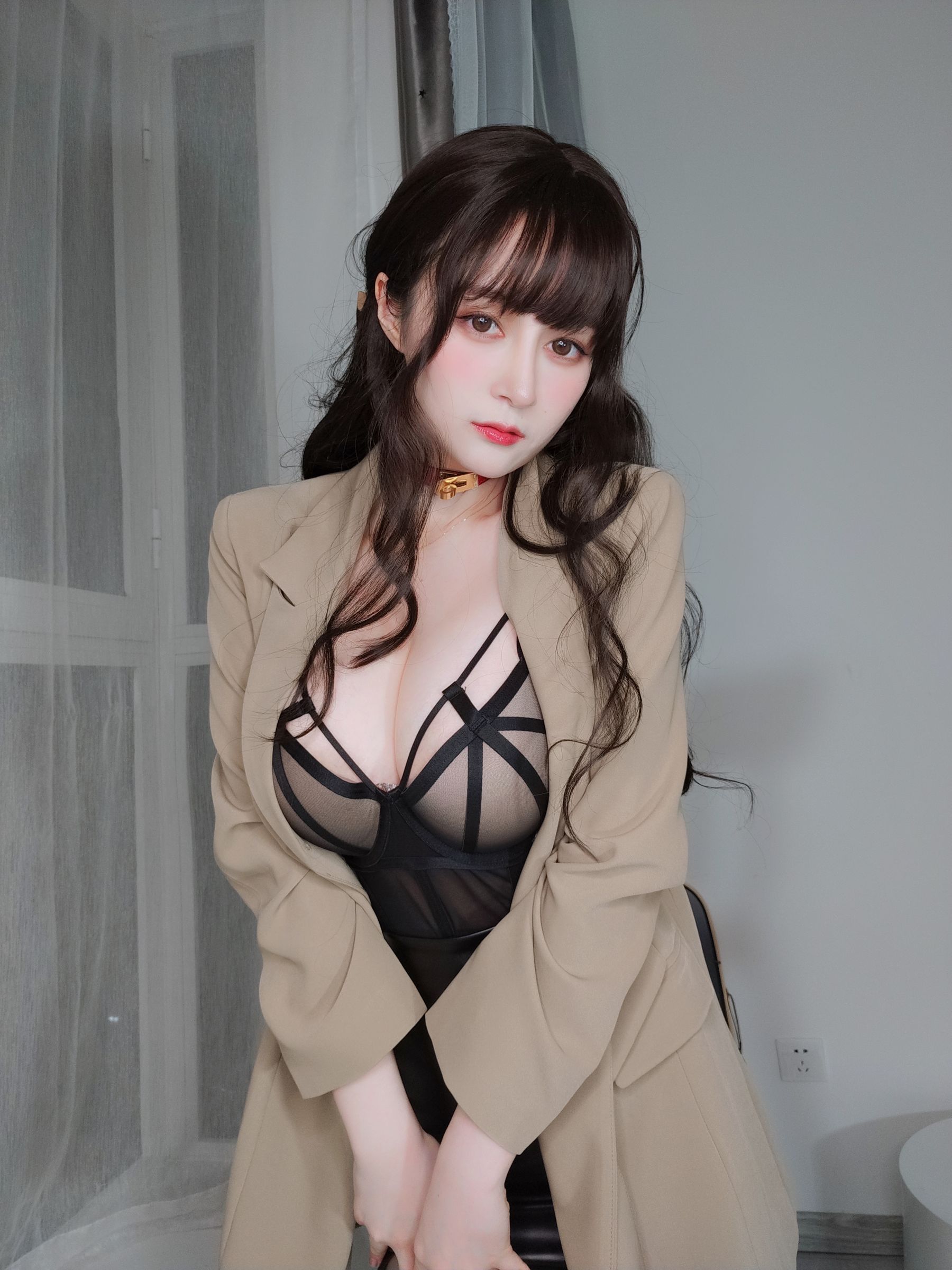 [福利COS] Coser小姐姐白银 - 残業中 ing