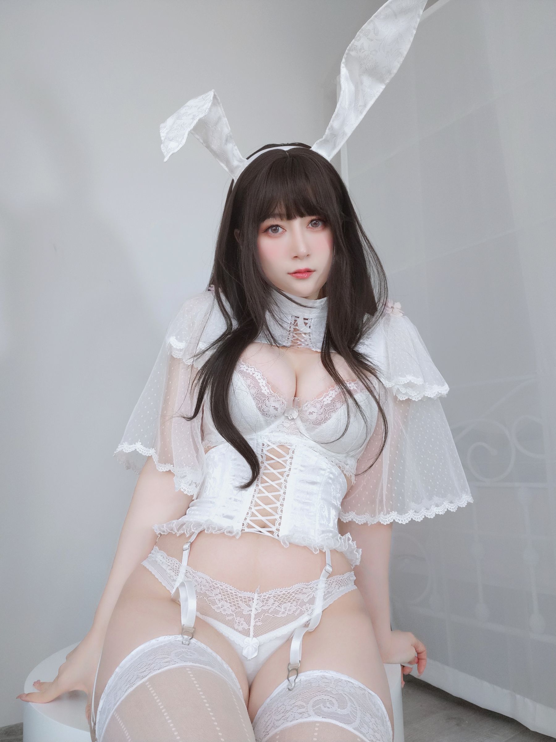[福利COS] Coser小姐姐白银 - 白丝兔兔兔兔