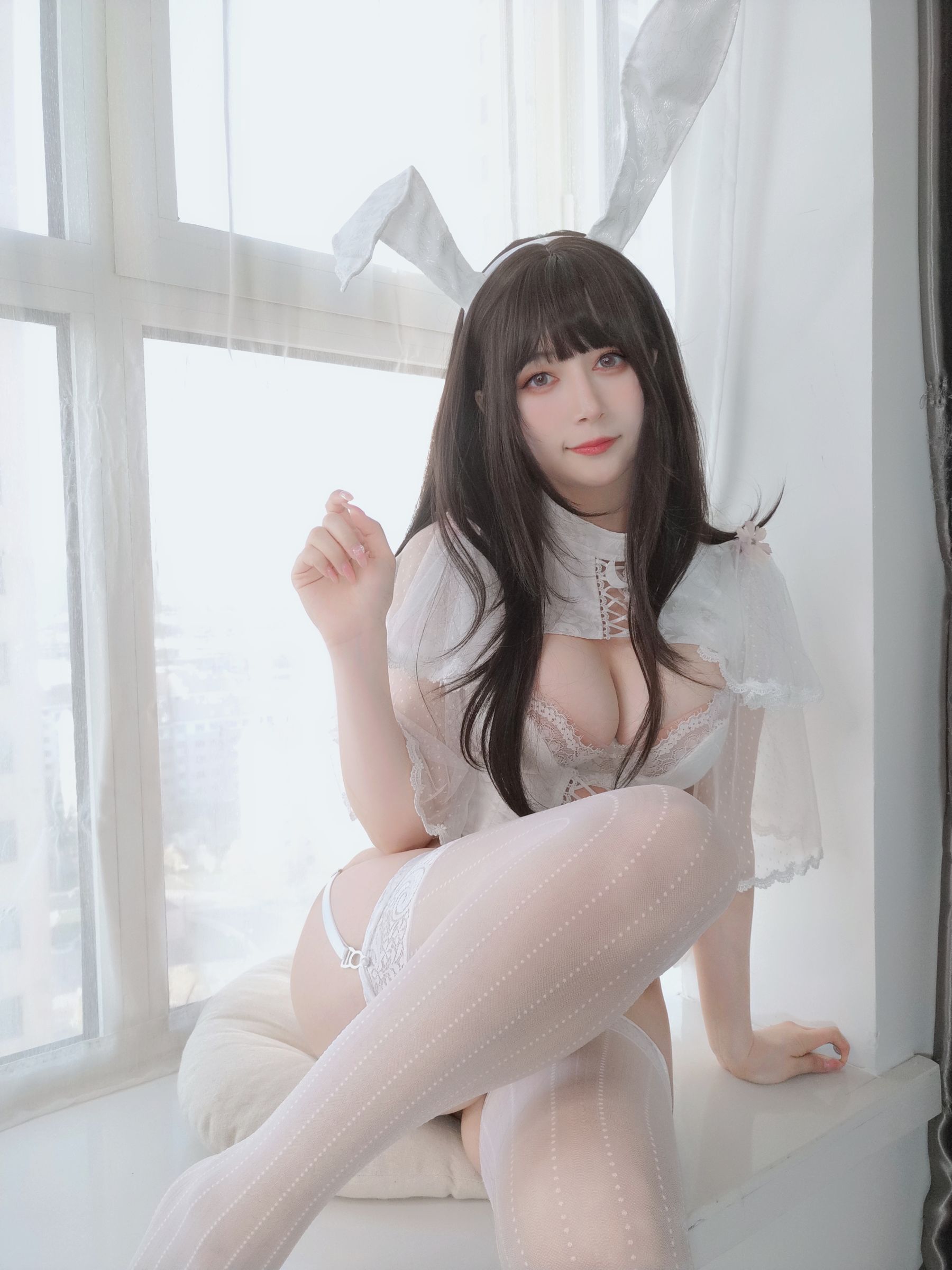 [福利COS] Coser小姐姐白银 - 白丝兔兔兔兔