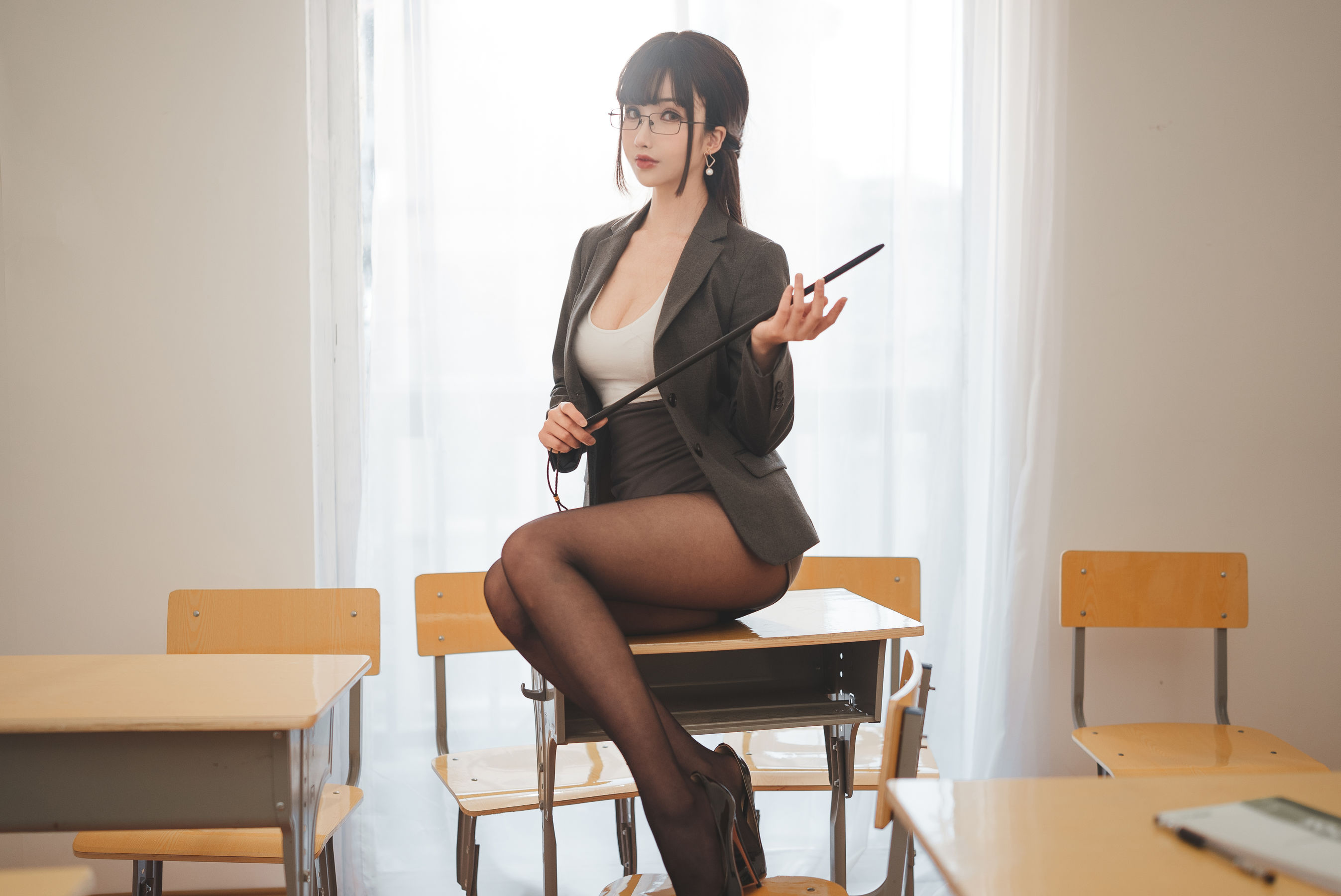 [福利COS] COS福利rioko凉凉子(肉扣热热子) - 奇怪的老师